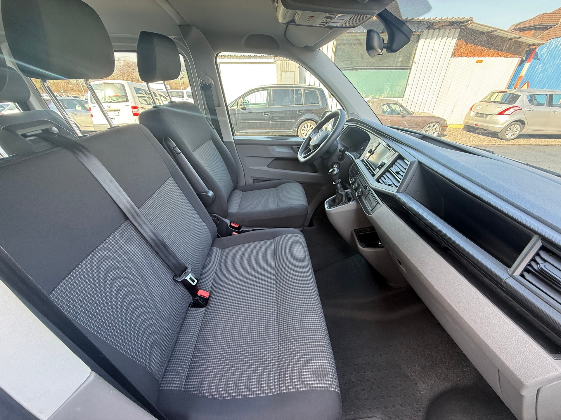 VW T6.1 2.0 TDI Entry-image-8
