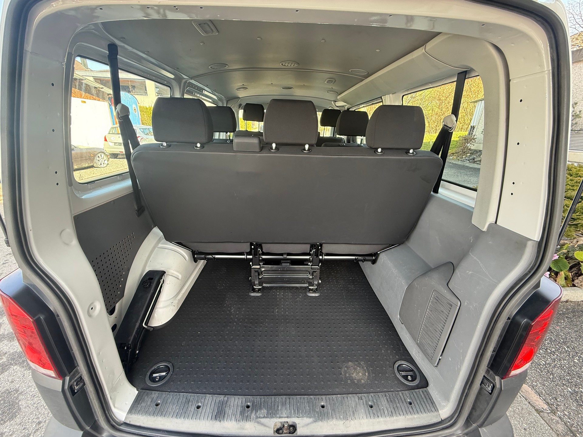 VW T6.1 2.0 TDI Entry-image-11