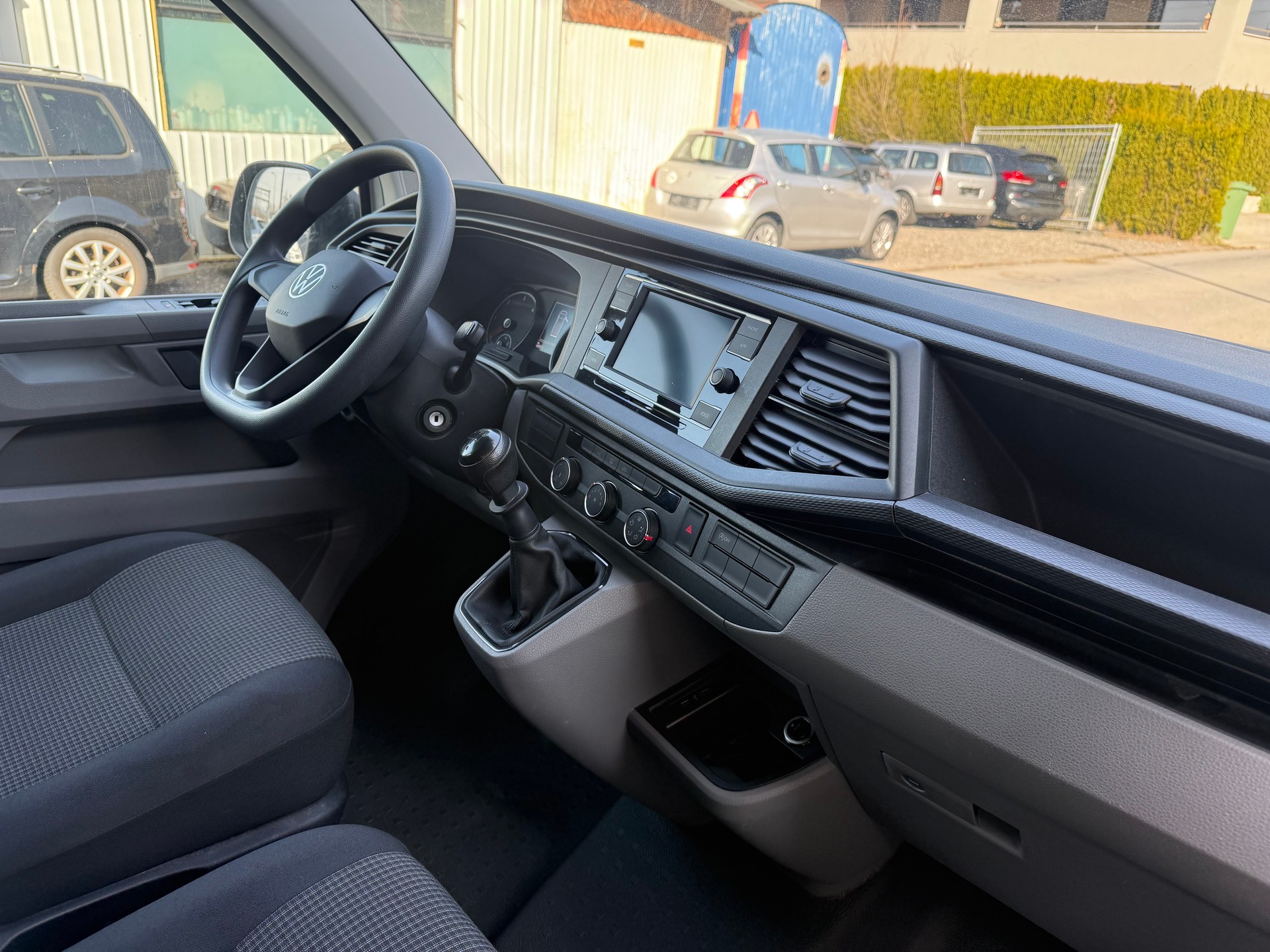 VW T6.1 2.0 TDI Entry-image-7