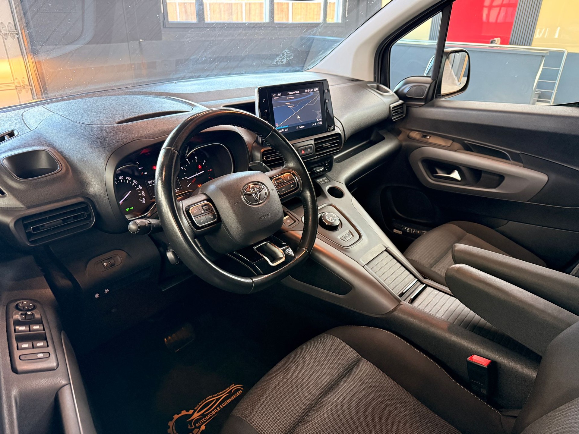TOYOTA Proace City Verso 1.5 Style Medium Automatik-image-8