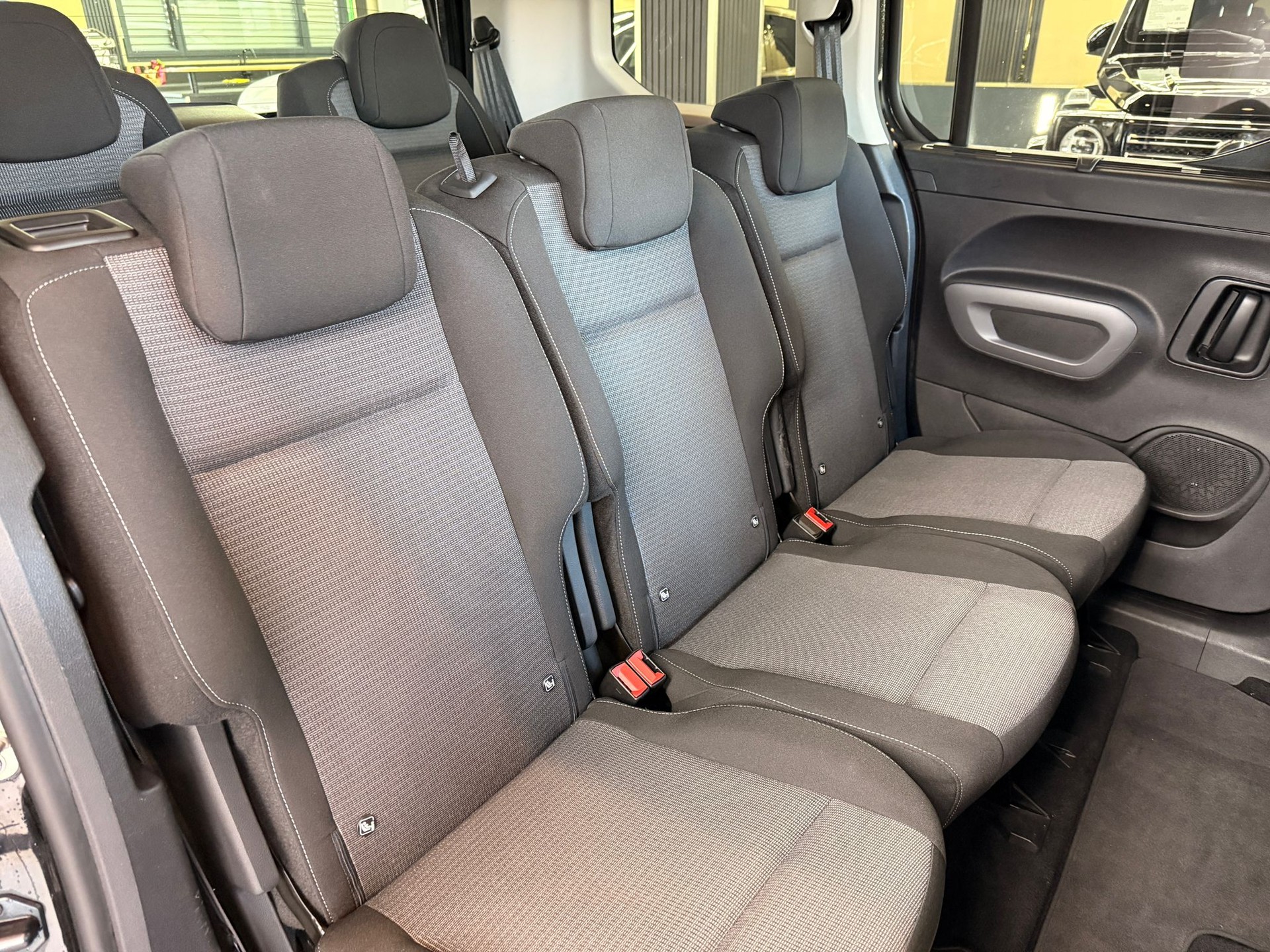 TOYOTA Proace City Verso 1.5 Style Medium Automatik-image-12
