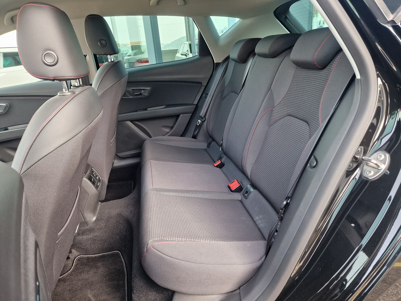 SEAT Leon 2.0 TSI FR DSG-image-11