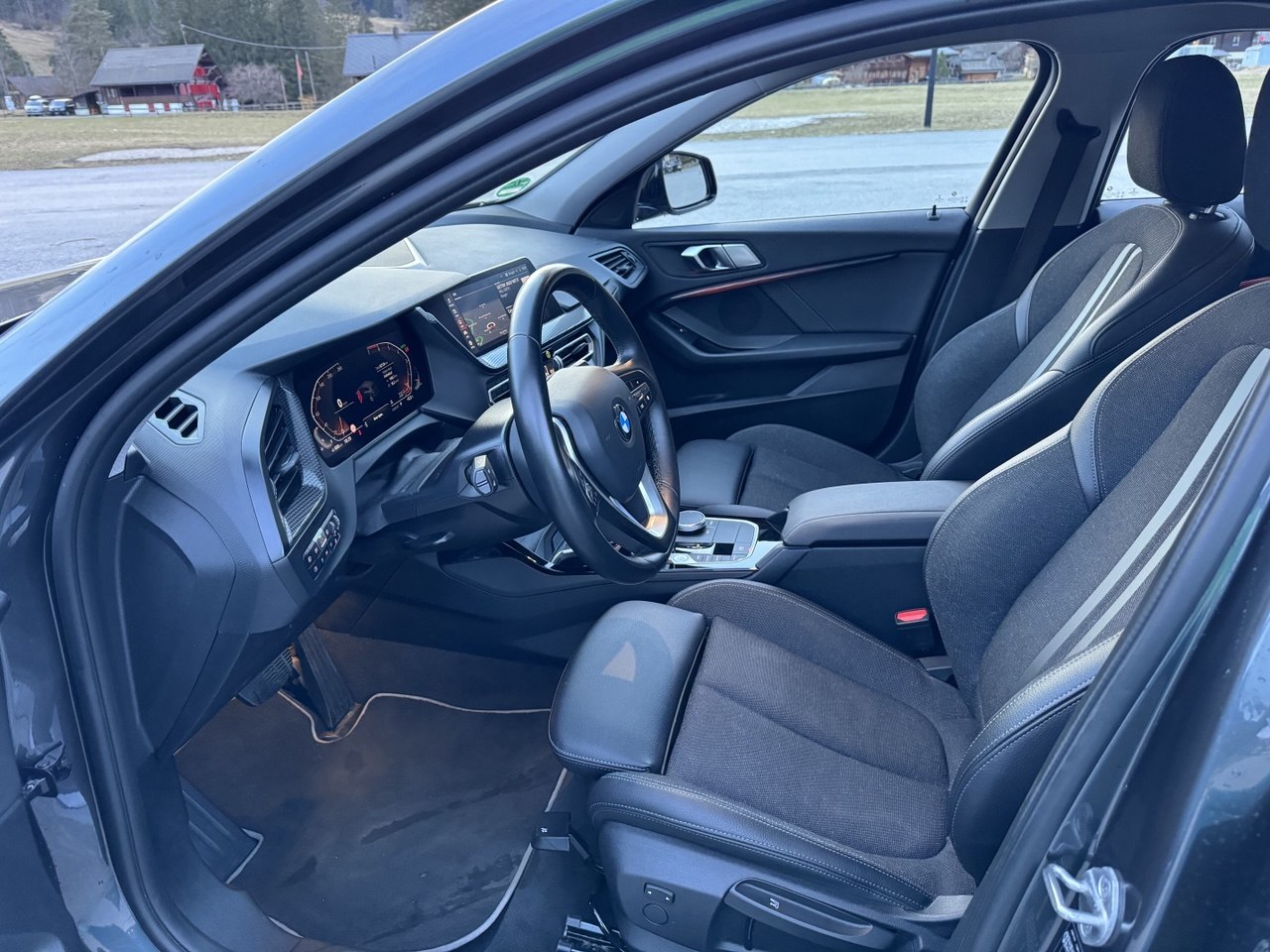 BMW 118i Sport Line Steptronic-image-3