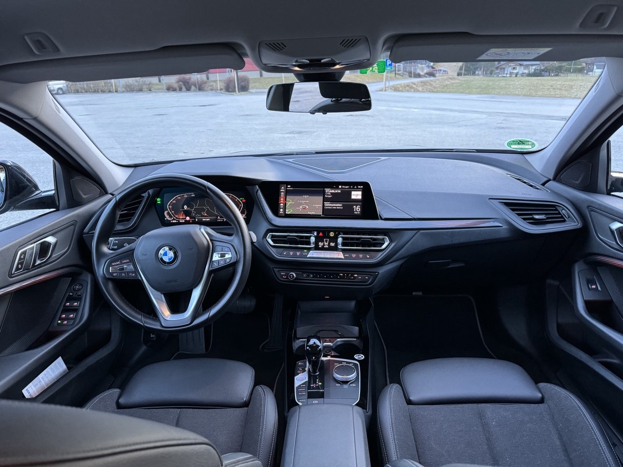 BMW 118i Sport Line Steptronic-image-5