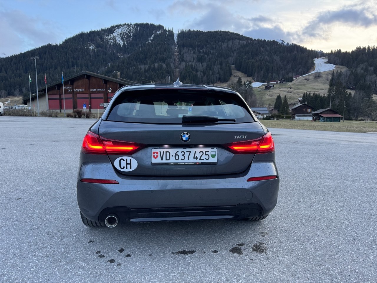 BMW 118i Sport Line Steptronic-image-7