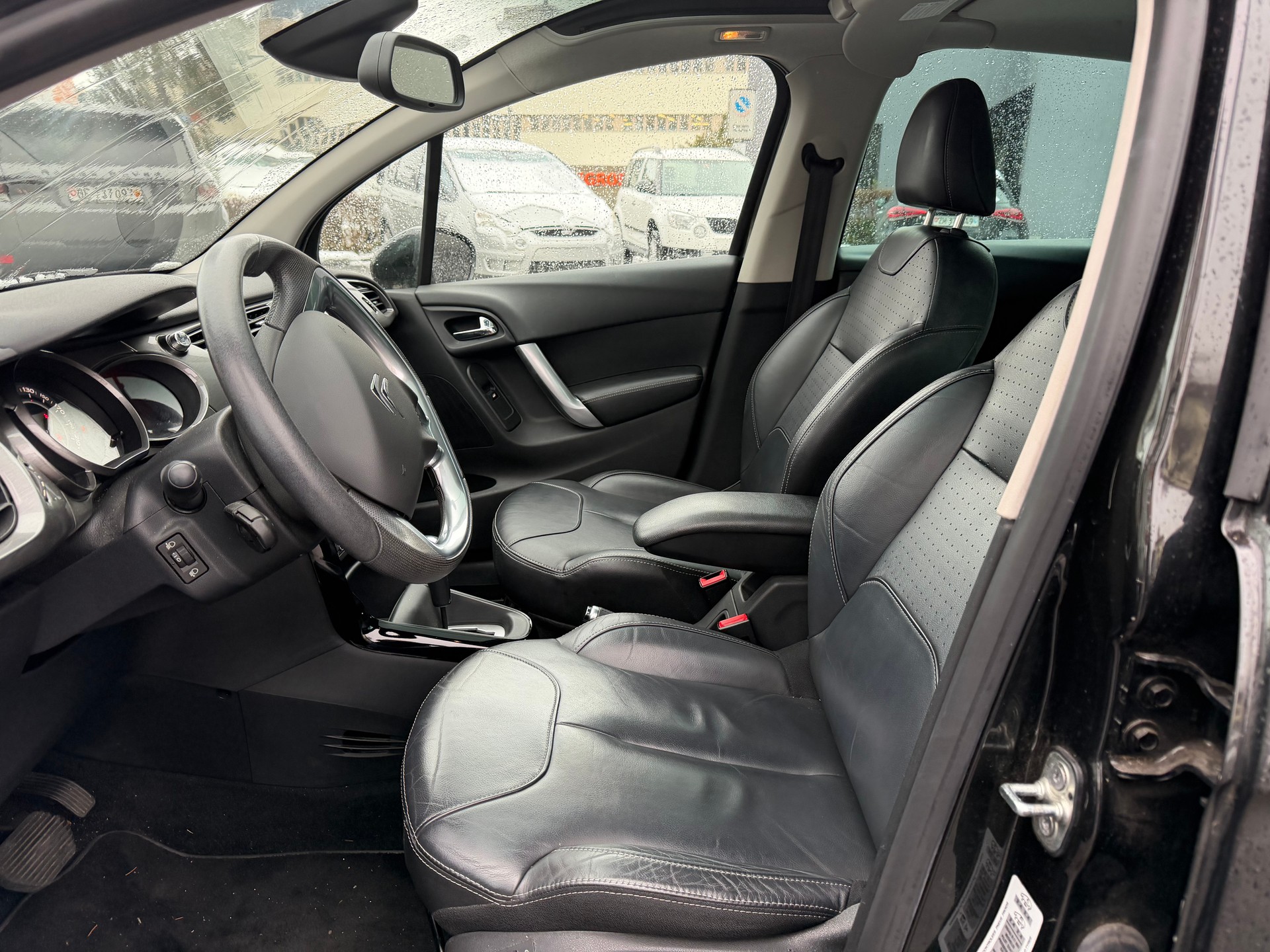 CITROEN C3 1.6i 16V Exclusive Automatic-image-9