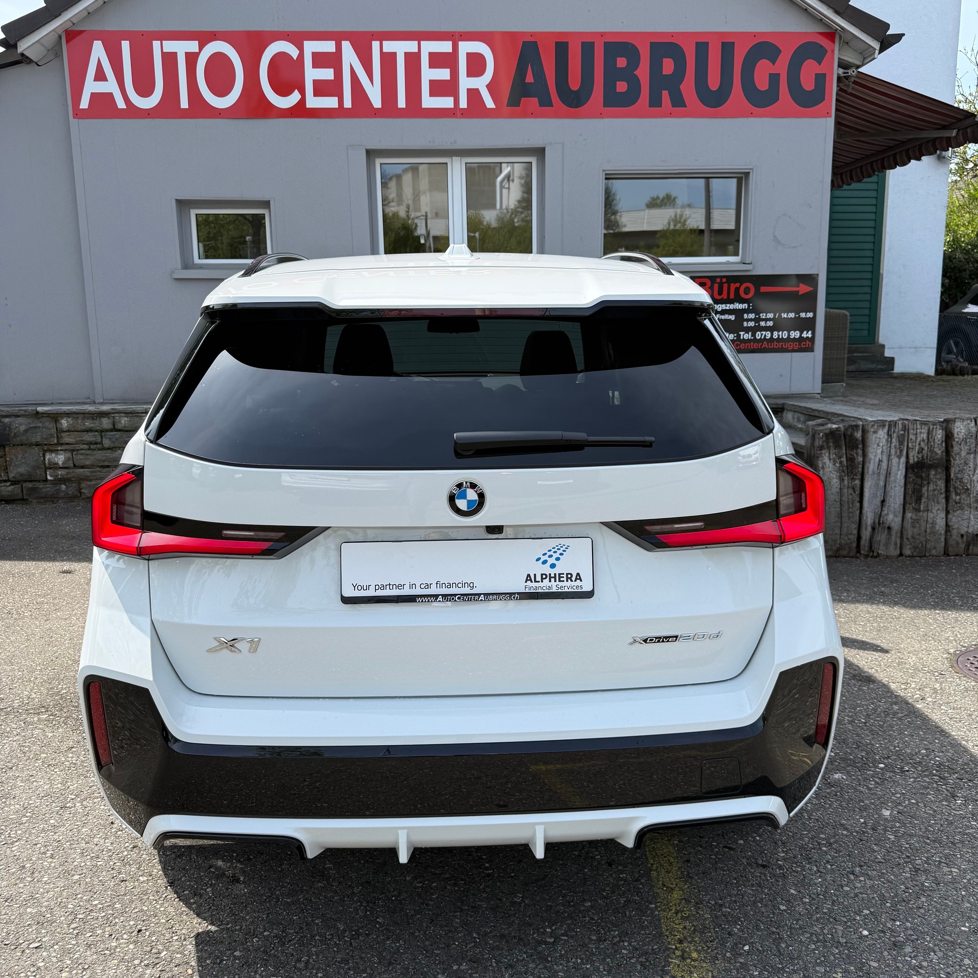 BMW X1 xDrive 20d 48V M Sport *PANORAMA-DACH / ANHÄNGERKUPPLUNG / CH-FAHRZEUG*-image-5