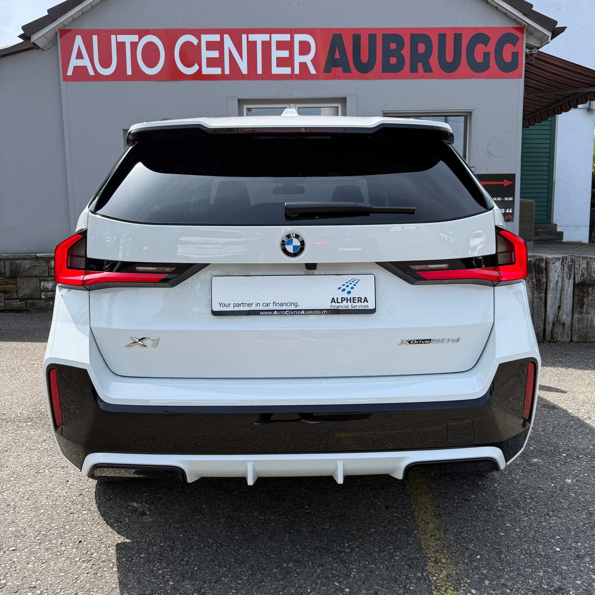 BMW X1 xDrive 20d 48V M Sport *PANORAMA-DACH / ANHÄNGERKUPPLUNG / CH-FAHRZEUG*-image-4