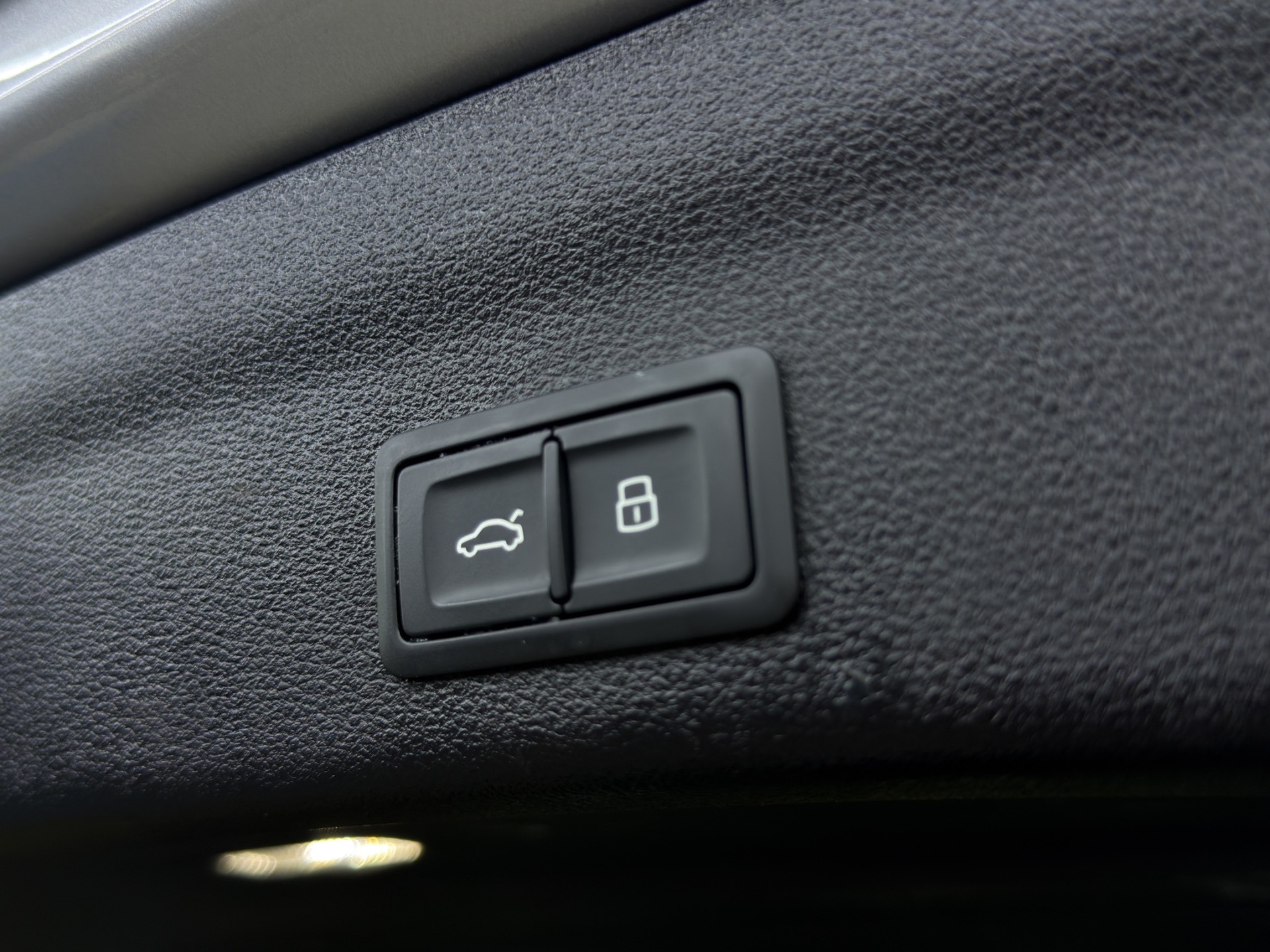 AUDI A6 Avant 50 TDI Sport quattro tiptronic-image-28