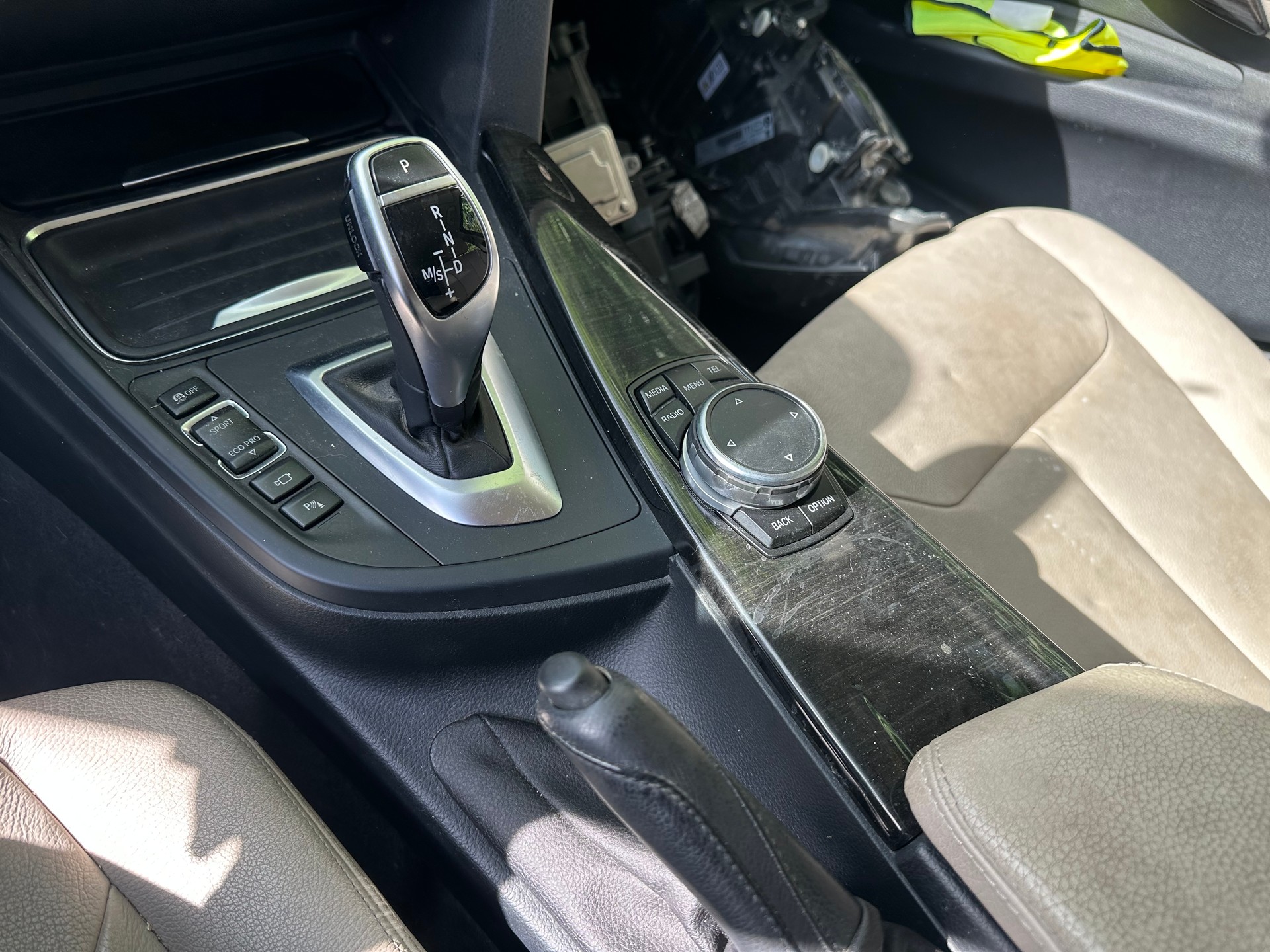 BMW 328i xDrive Touring Luxury Line Steptronic-image-8