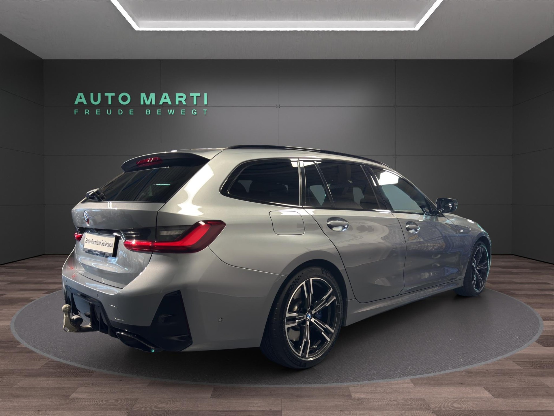 BMW M340d xDrive Touring-showroom-element-3