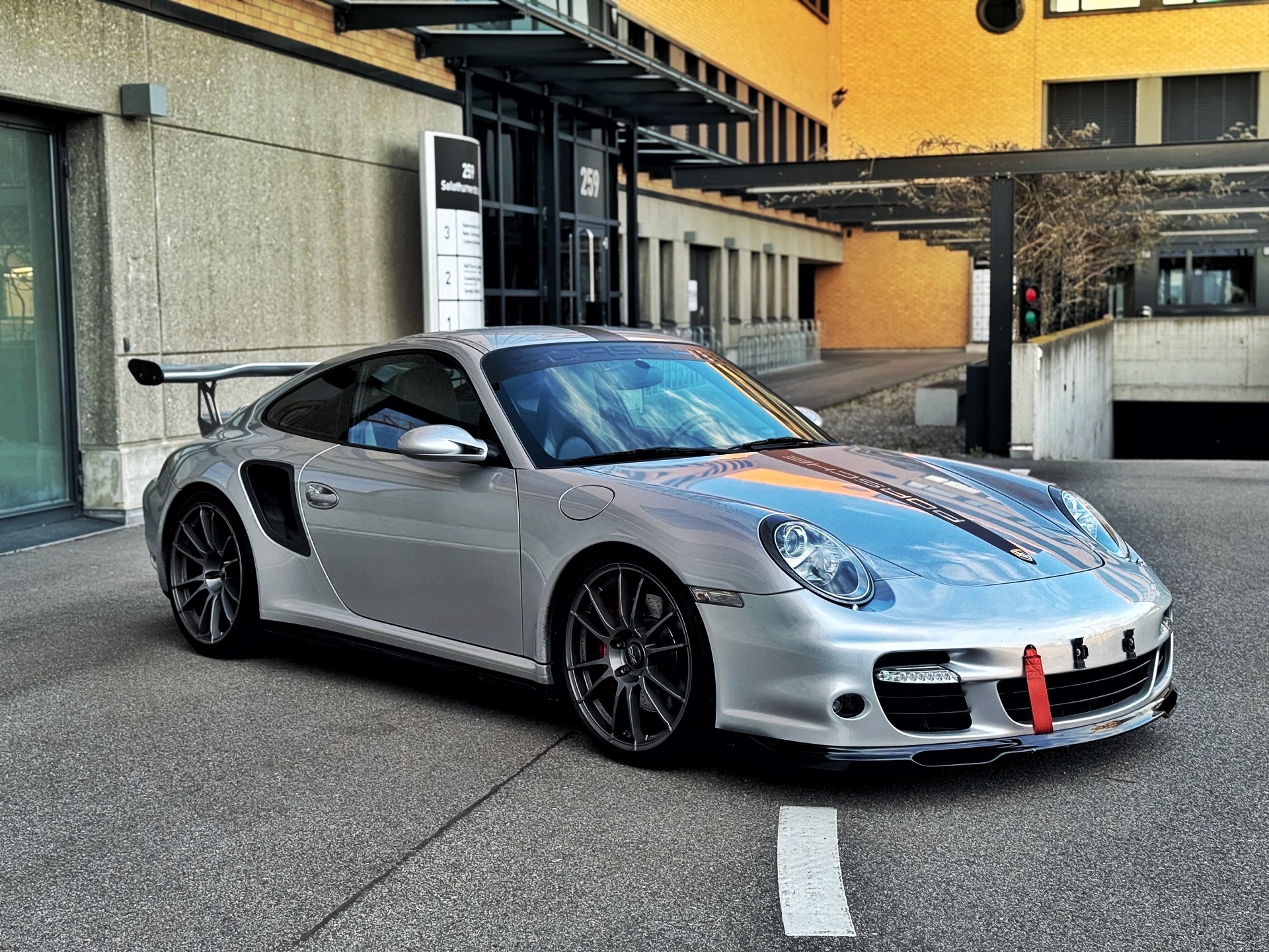 PORSCHE 911 Turbo-showroom-element-3