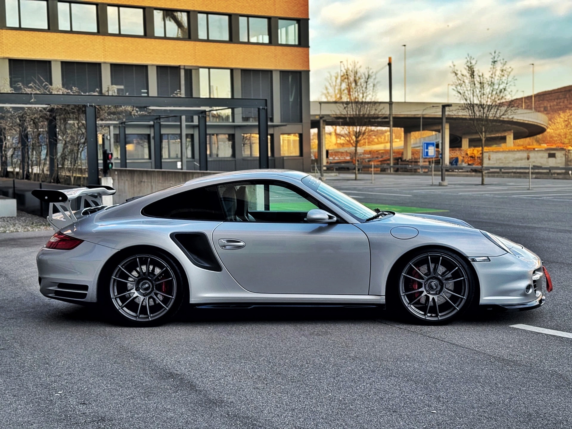 PORSCHE 911 Turbo-image-4