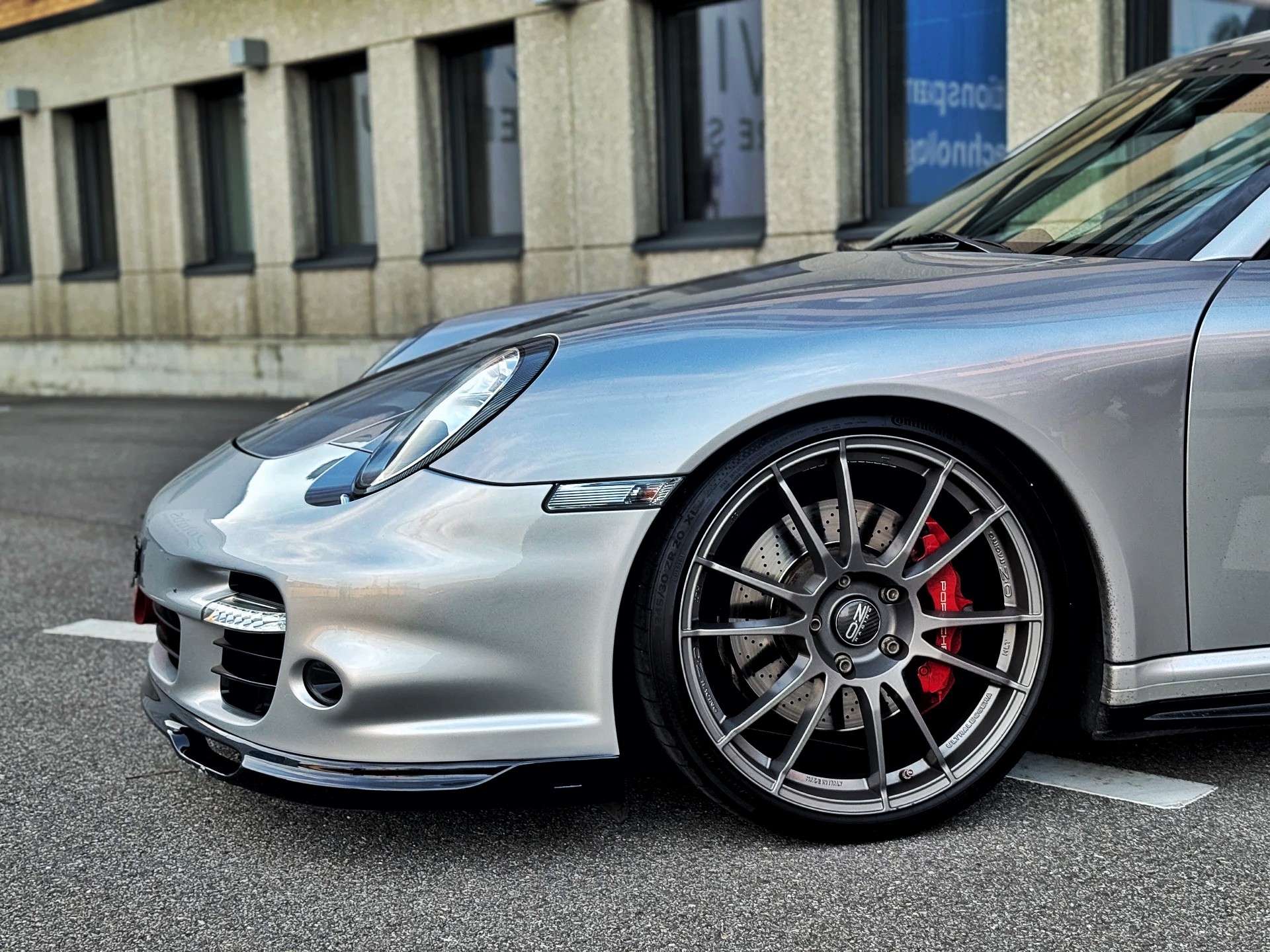 PORSCHE 911 Turbo-image-11