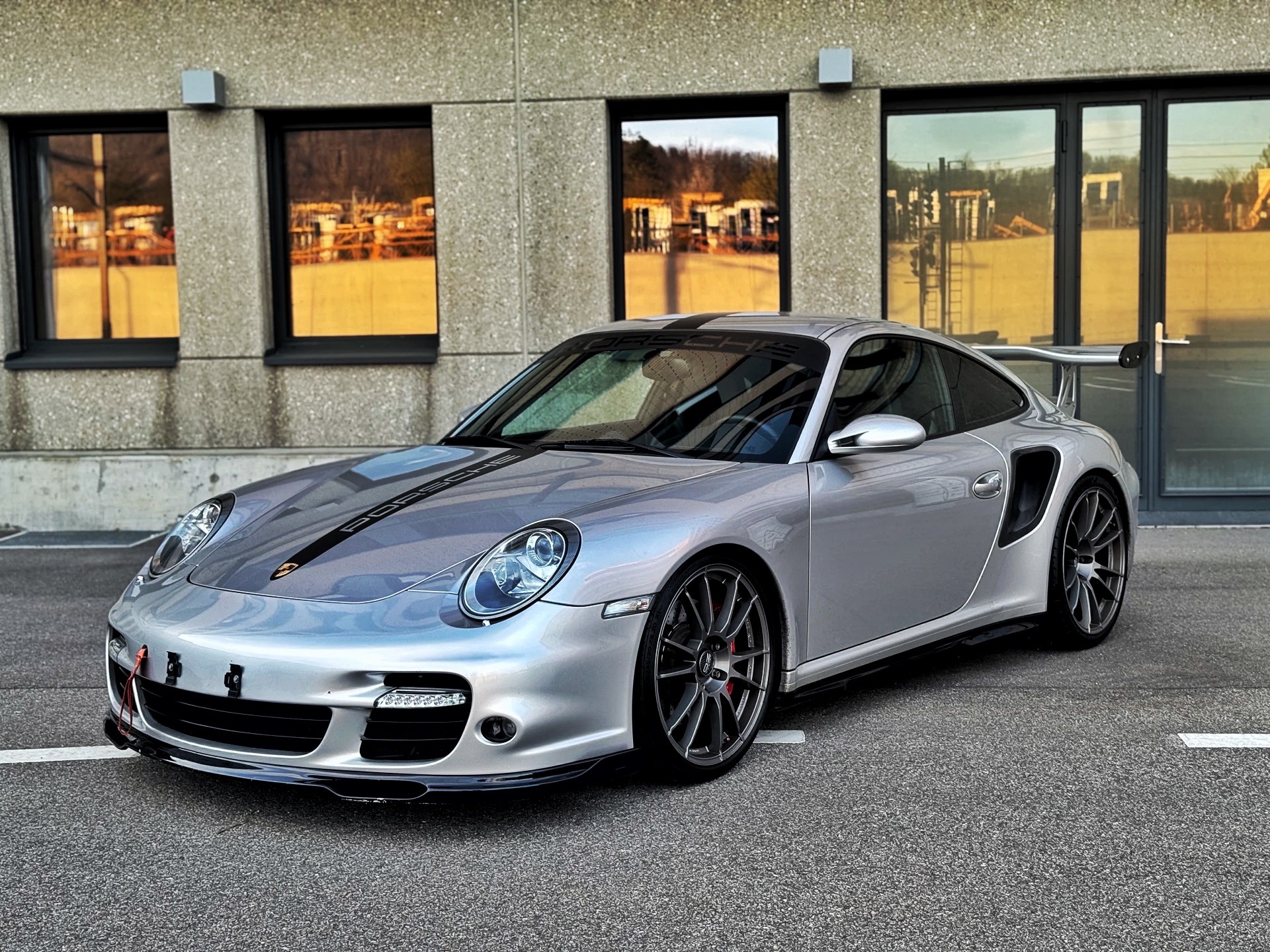 PORSCHE 911 Turbo-showroom-element-1