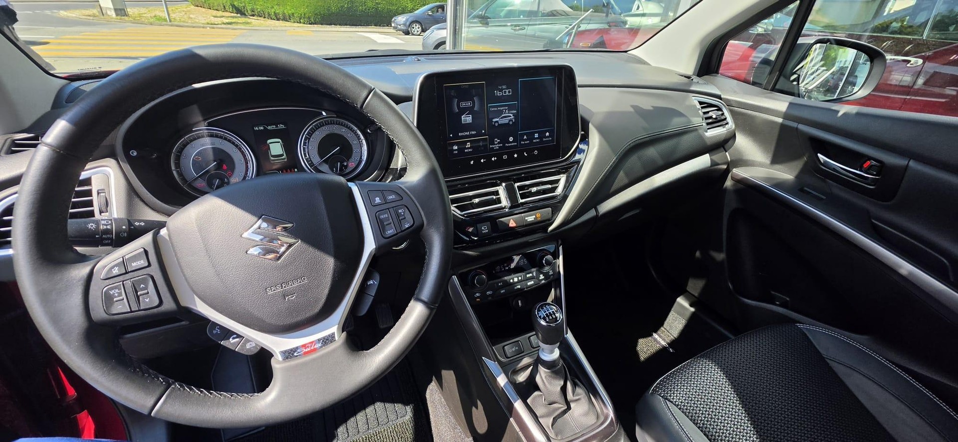 SUZUKI S-Cross 1.4 T Piz Sulai Top 4x4-image-3