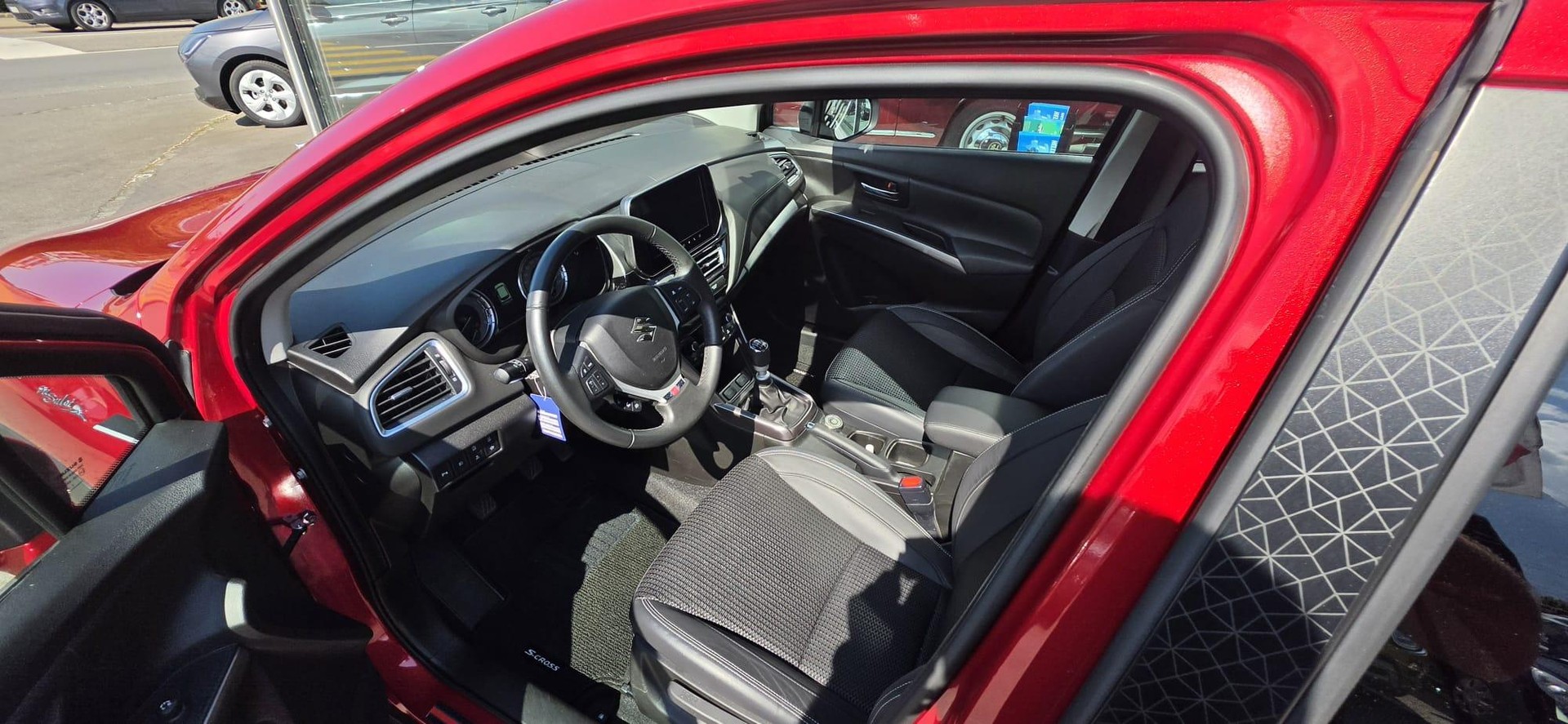 SUZUKI S-Cross 1.4 T Piz Sulai Top 4x4-image-2
