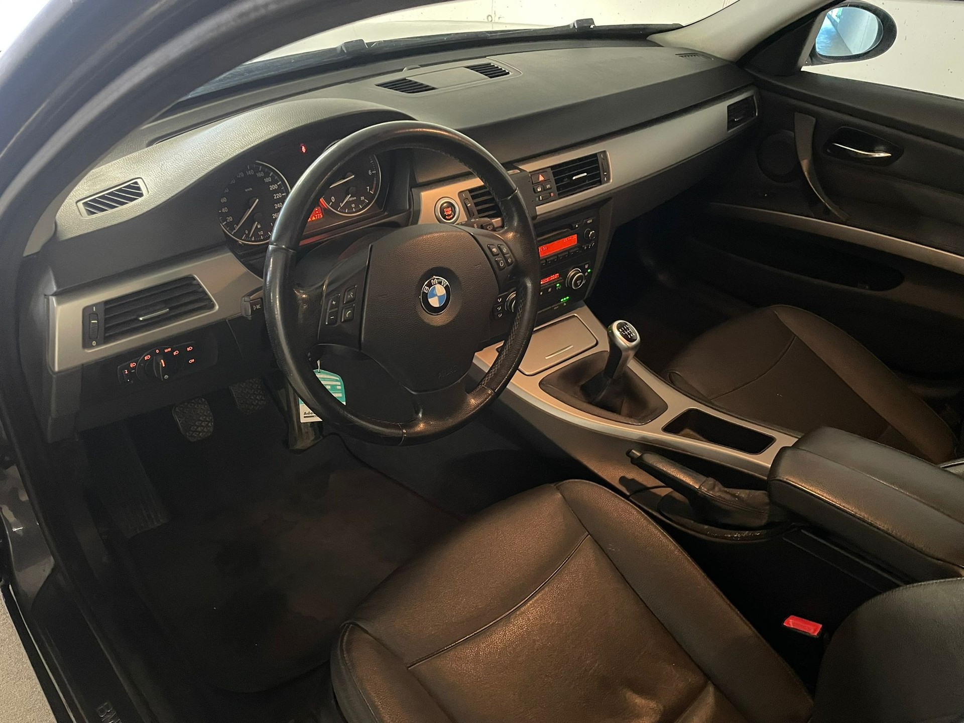 BMW 318i Touring GARANTIE-image-7