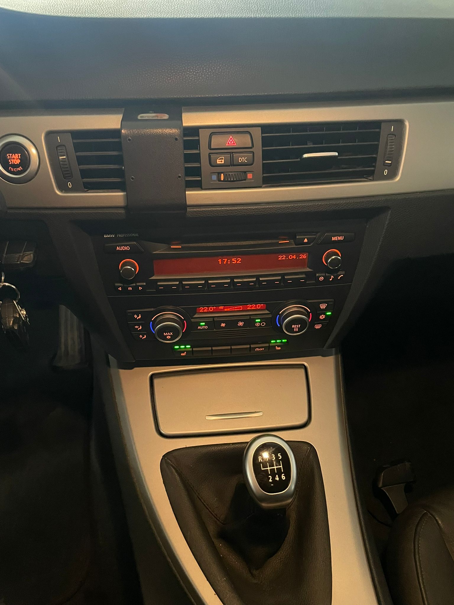 BMW 318i Touring GARANTIE-image-11