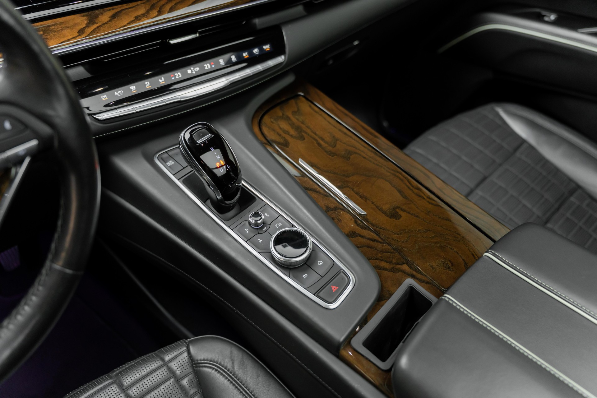 CADILLAC ESCALADE-image-12