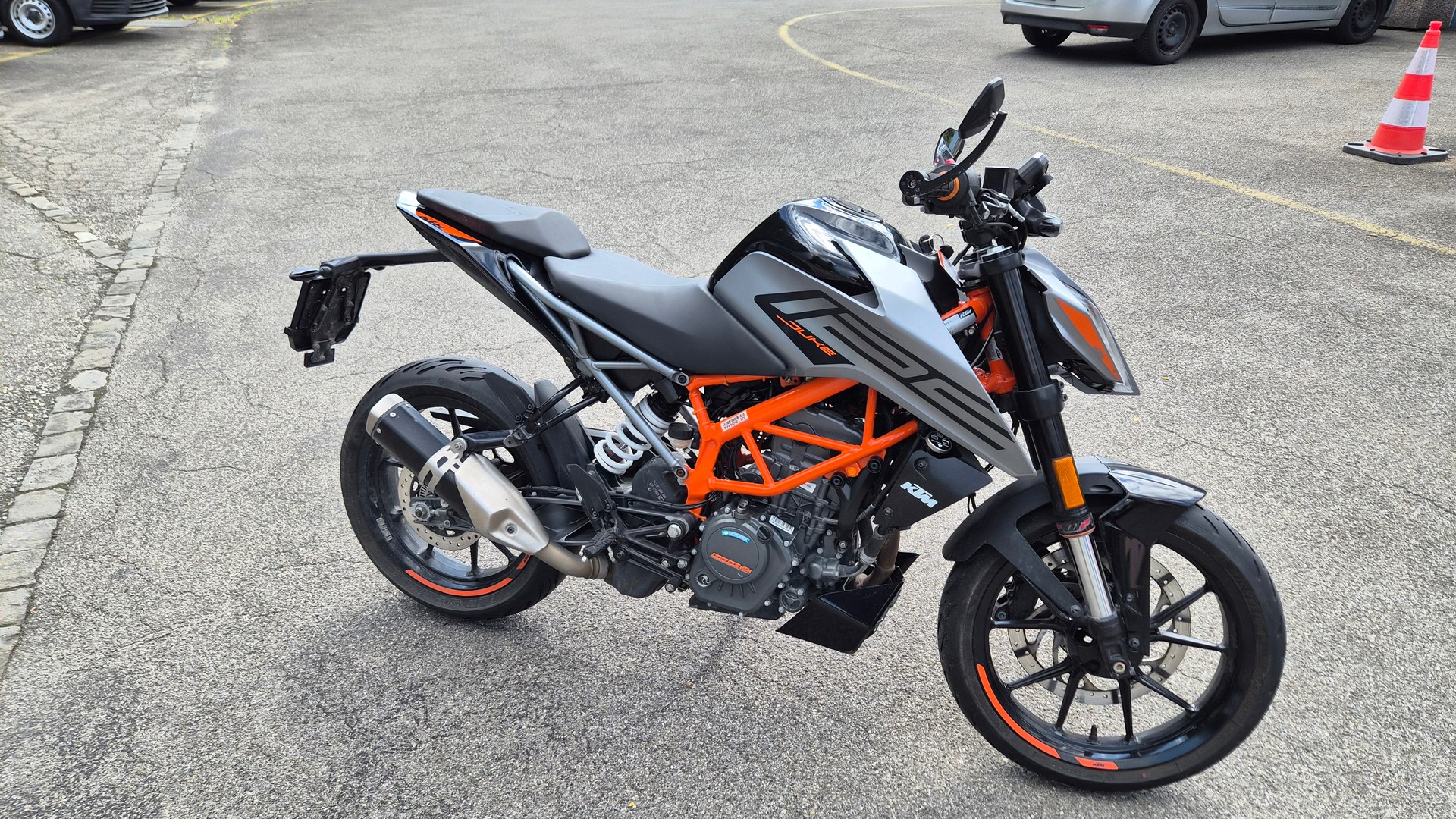 KTM 125 Duke-image-0