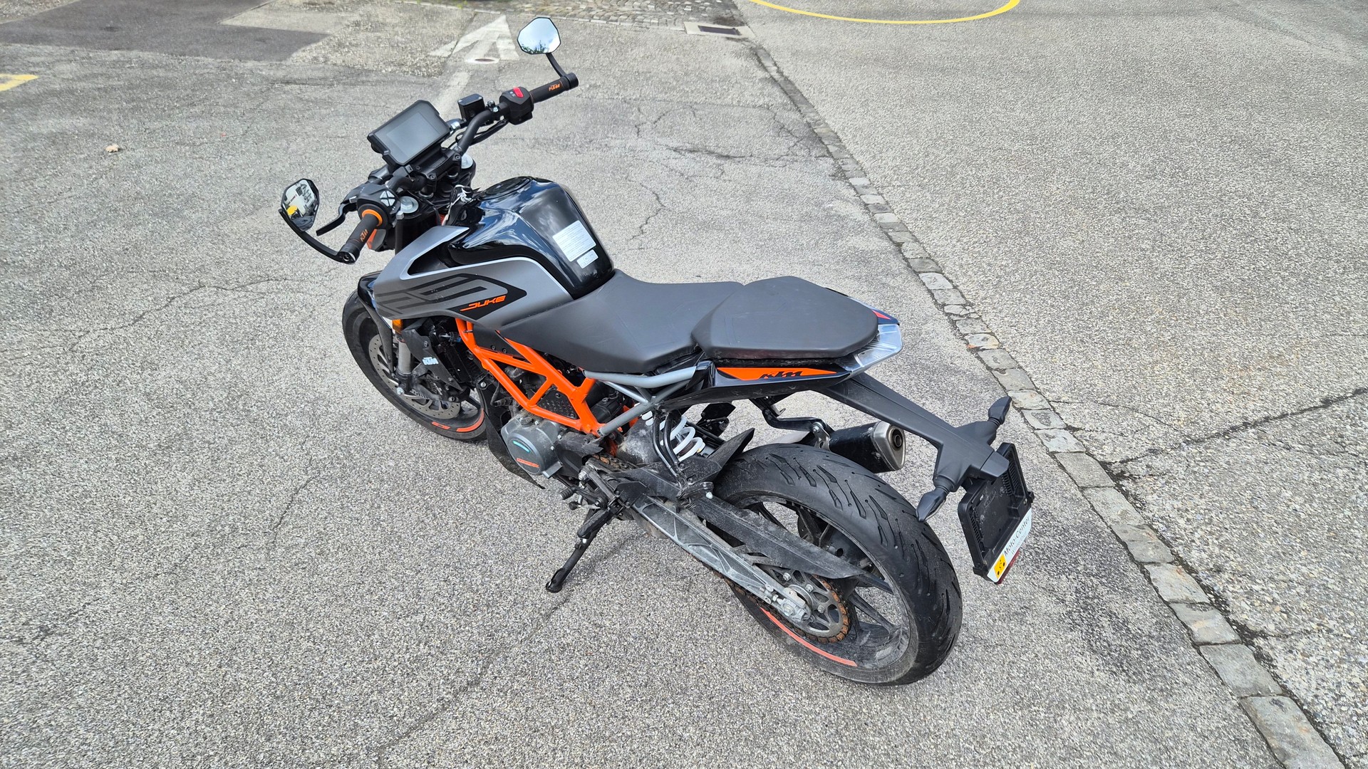 KTM 125 Duke-image-4