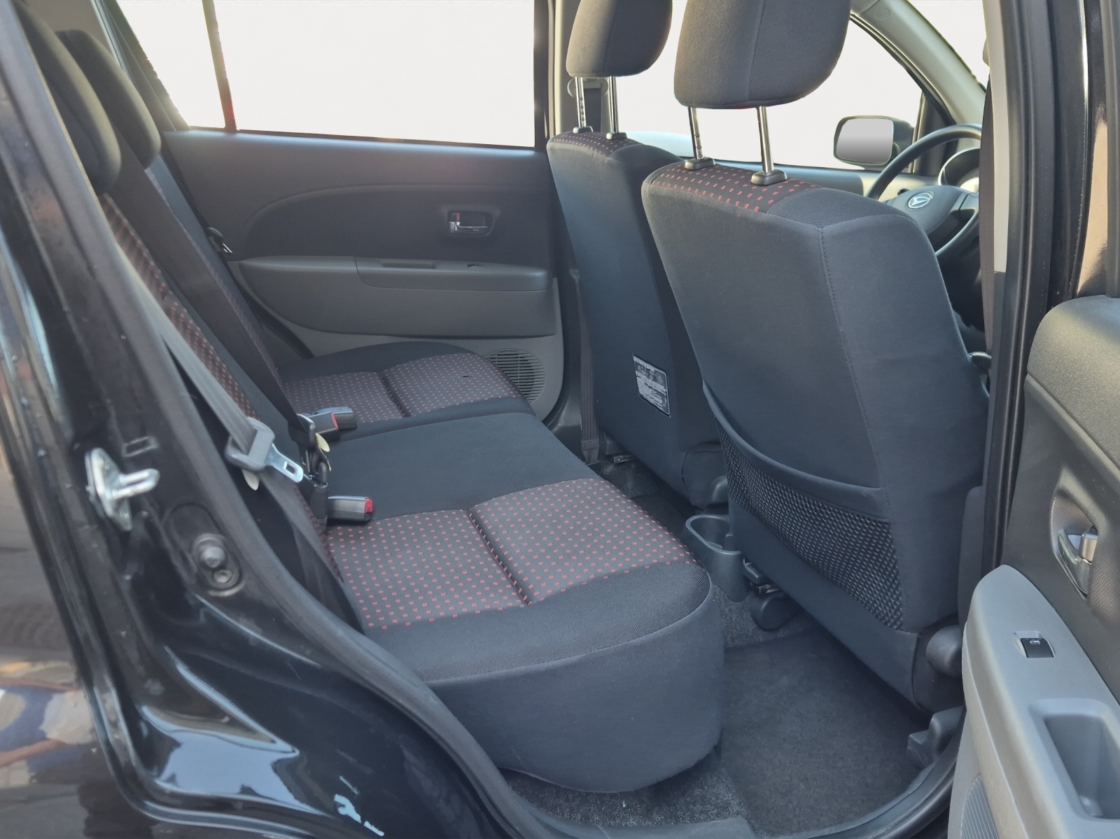 DAIHATSU Sirion 1.3 S Custom 4WD-image-13