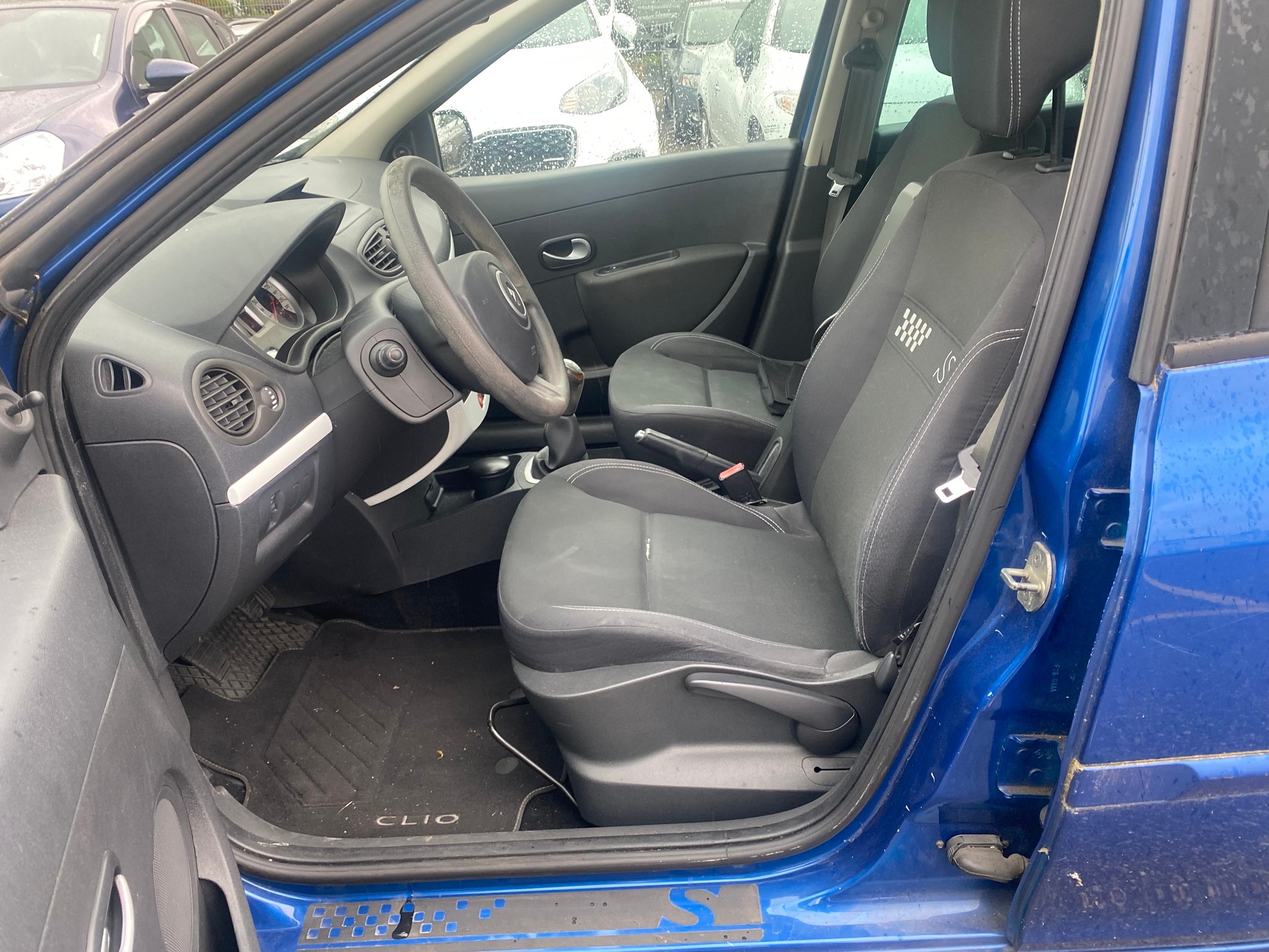 RENAULT Clio 1.2 16V Turbo 20th Edition-image-9