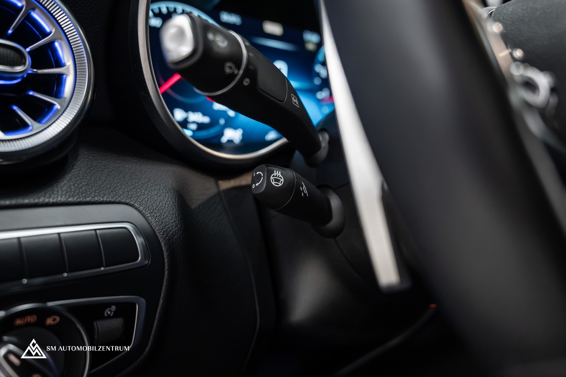 MERCEDES-BENZ C 200 4matic Coupé / Burmester / Memory / 360° / Alcantara-image-23
