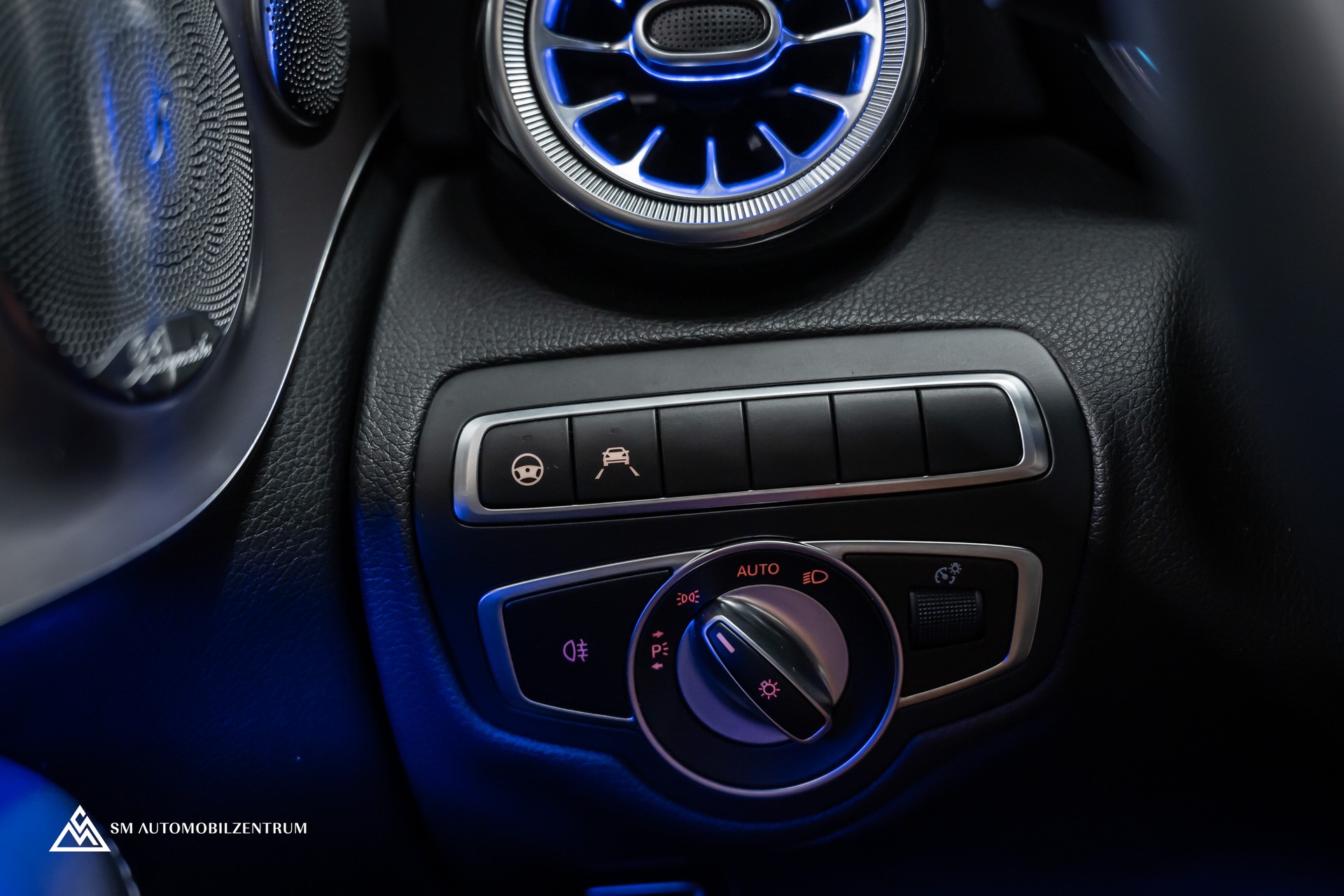 MERCEDES-BENZ C 200 4matic Coupé / Burmester / Memory / 360° / Alcantara-image-24