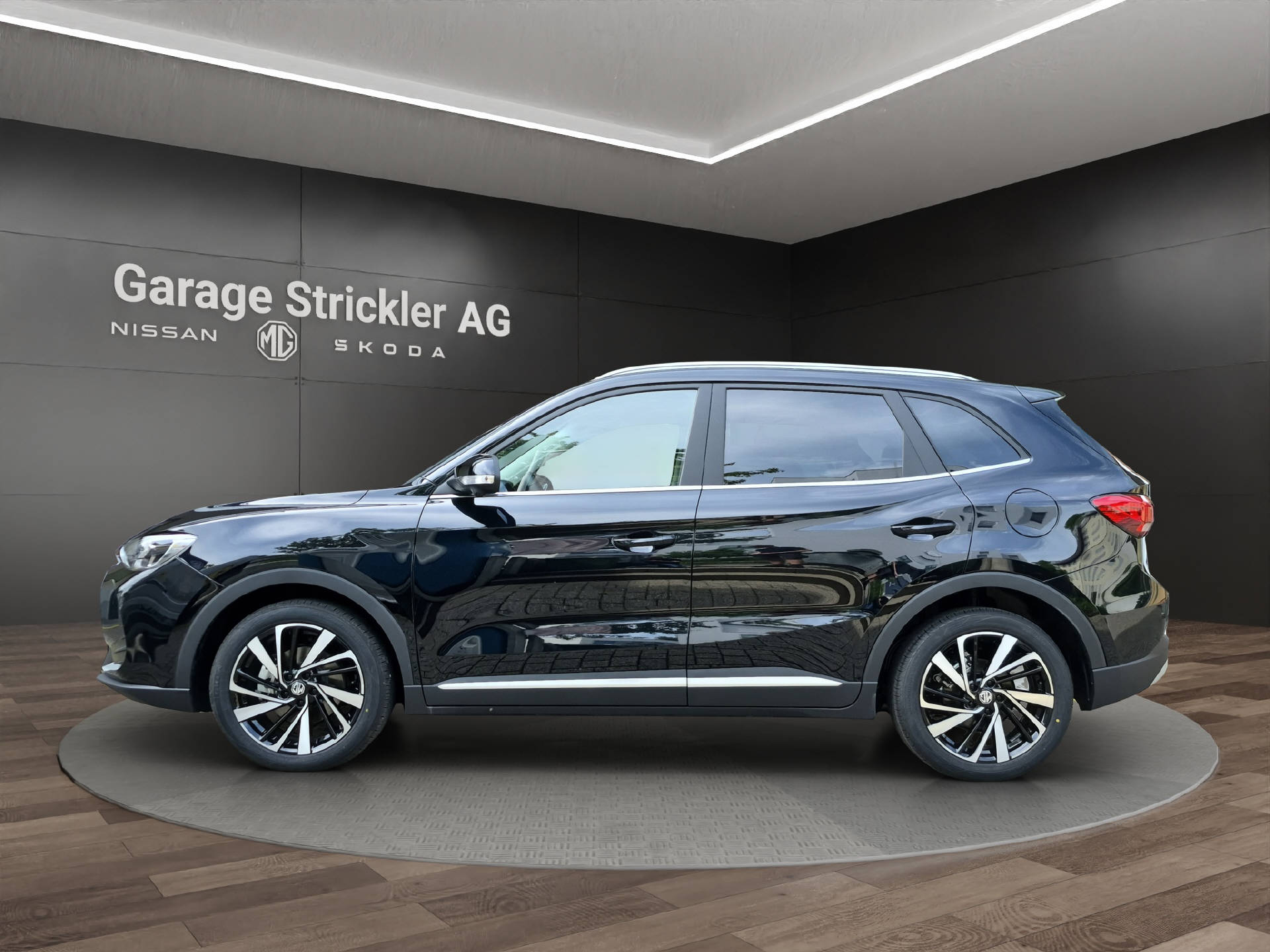 MG ZS 1.5 Hybrid+ Luxury Sunroof-showroom-element-1