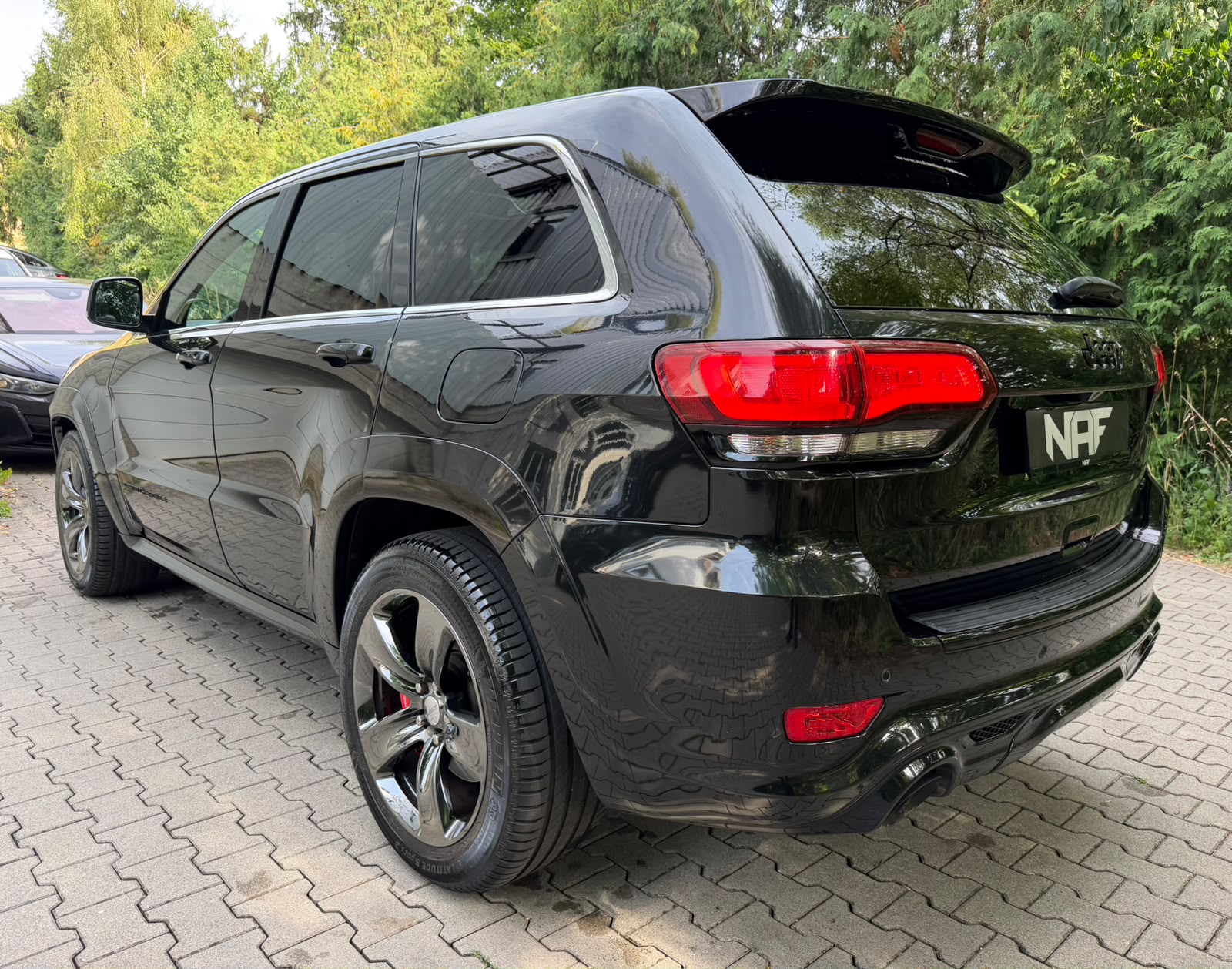 JEEP Grand Cherokee 6.4 V8 HEMI SRT8 Red Vapor Aut.-showroom-element-2