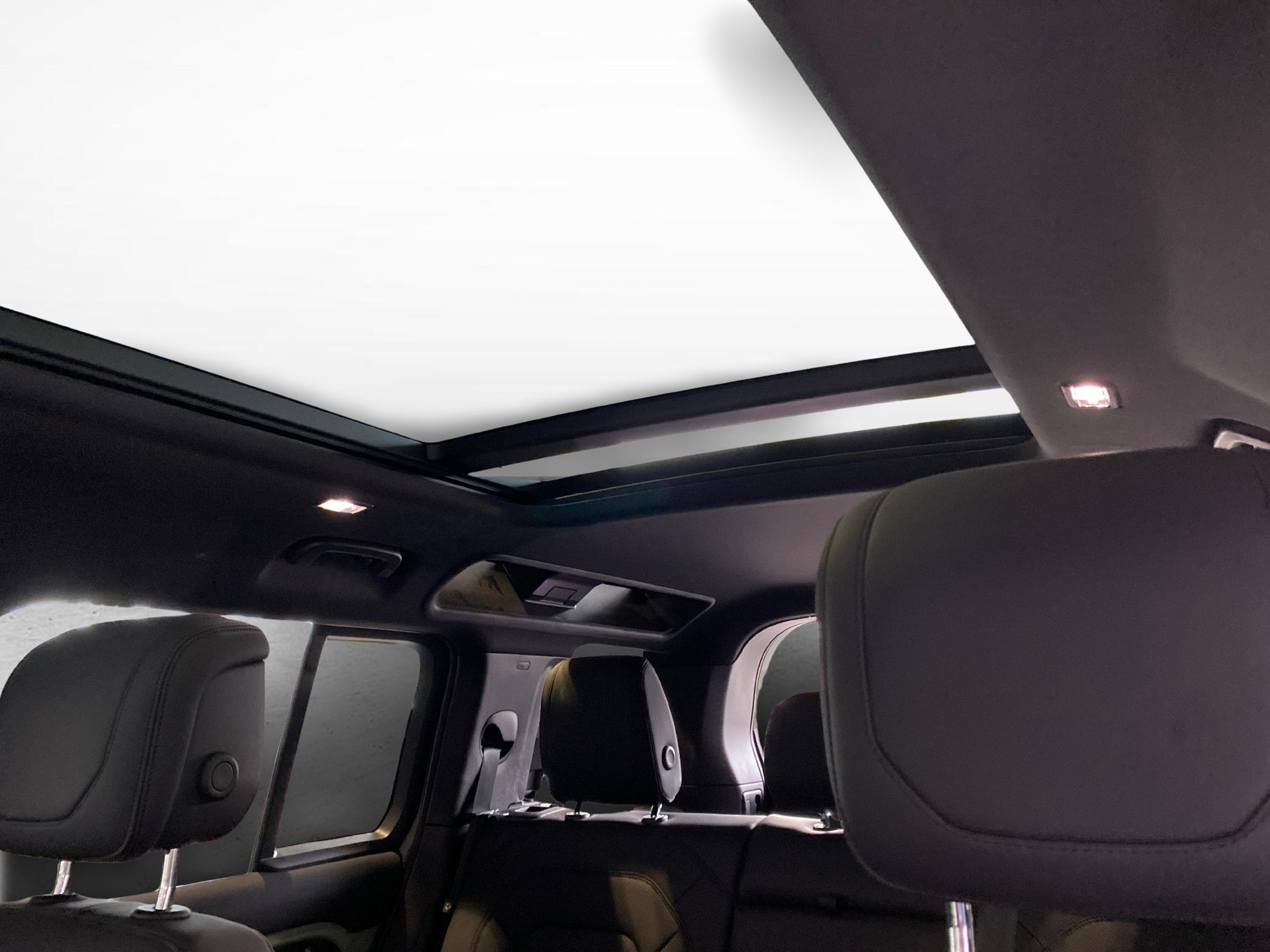LAND ROVER Defender 110 3.0 D I6 300 75th Edition-image-13