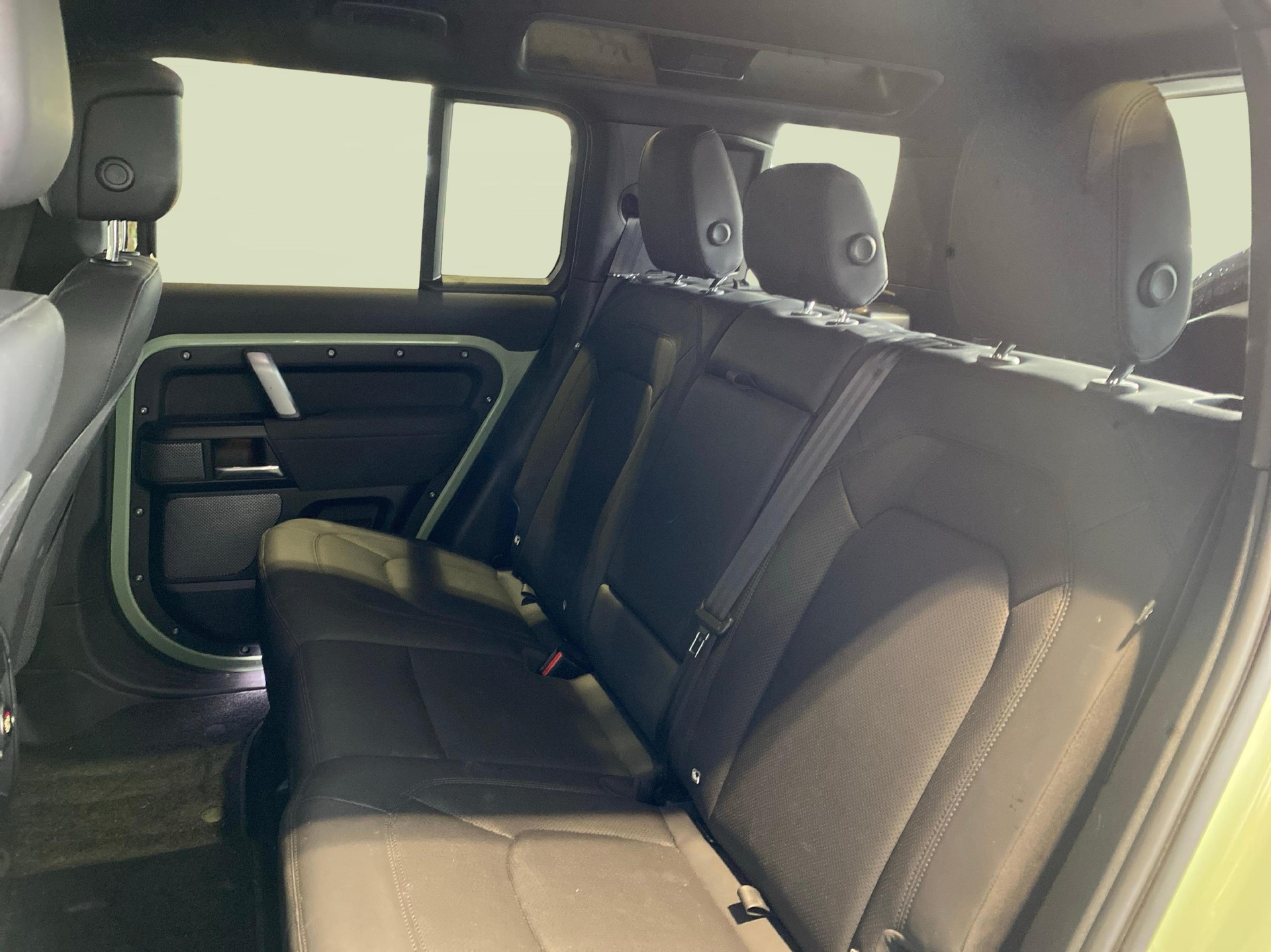 LAND ROVER Defender 110 3.0 D I6 300 75th Edition-image-10