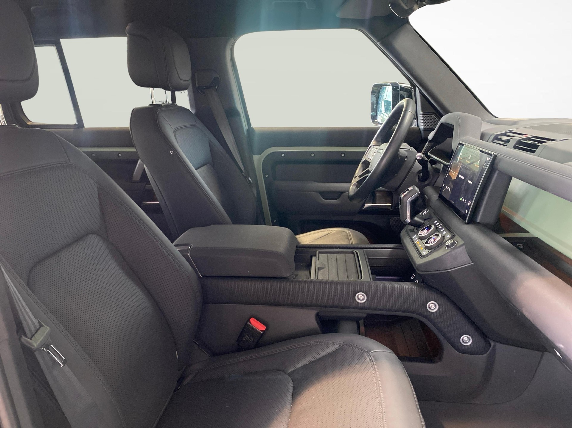 LAND ROVER Defender 110 3.0 D I6 300 75th Edition-image-9
