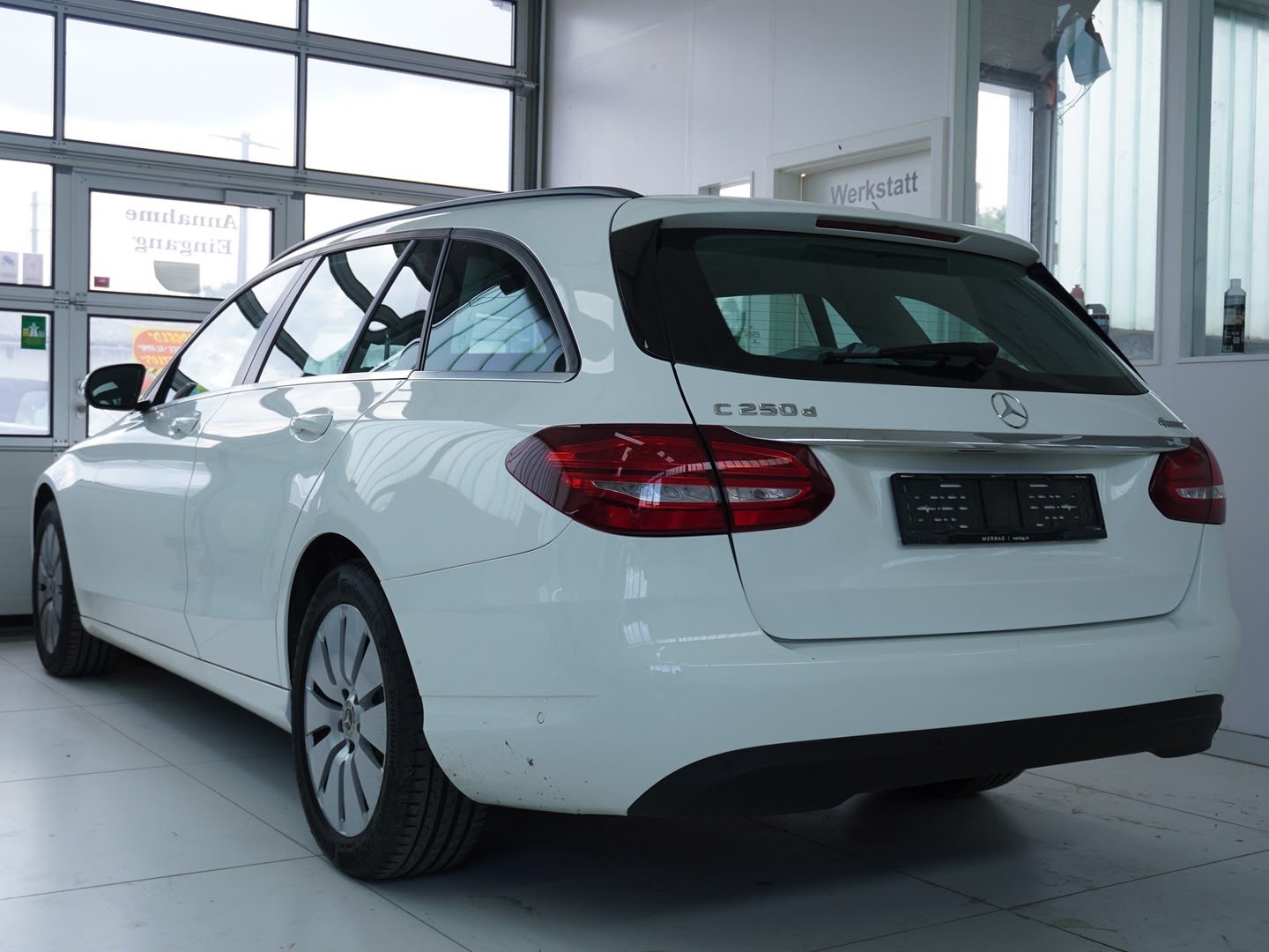 MERCEDES-BENZ C 250 BlueTEC Swiss Star 4Matic 9G-Tronic-showroom-element-1