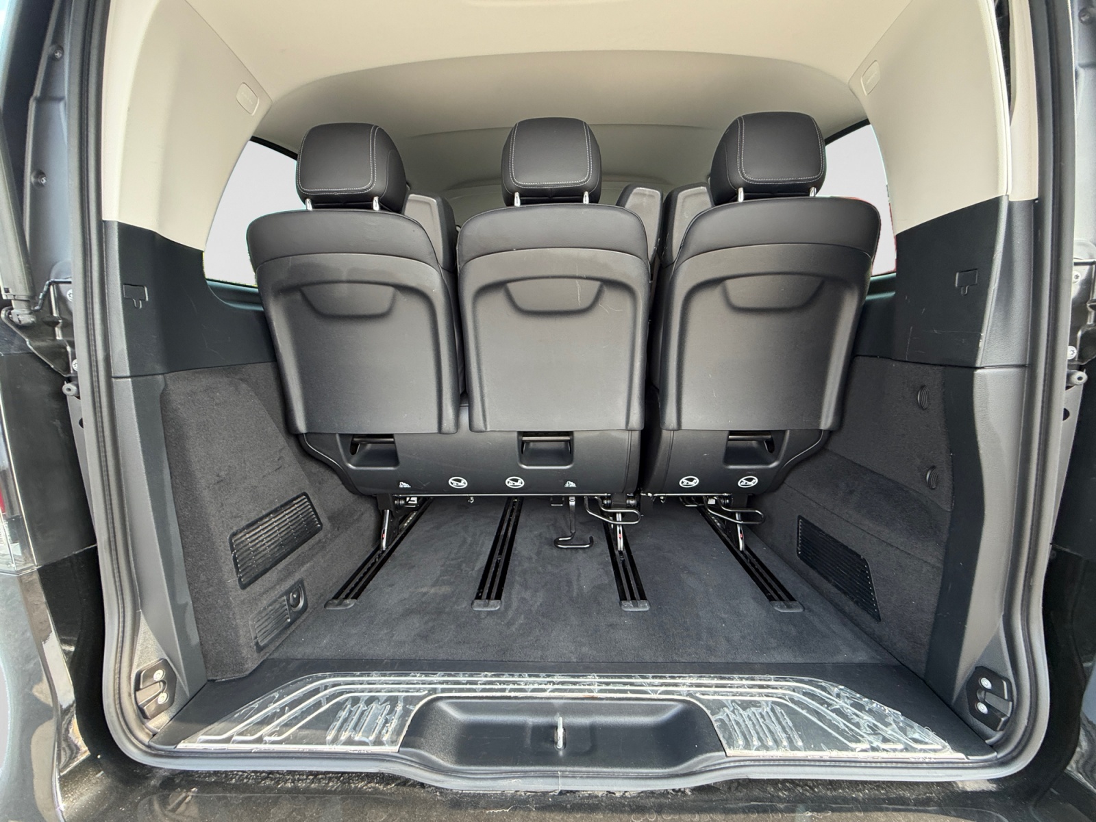MERCEDES-BENZ V 300 d extralang Avantgarde 4Matic 9G-Tronic-image-18