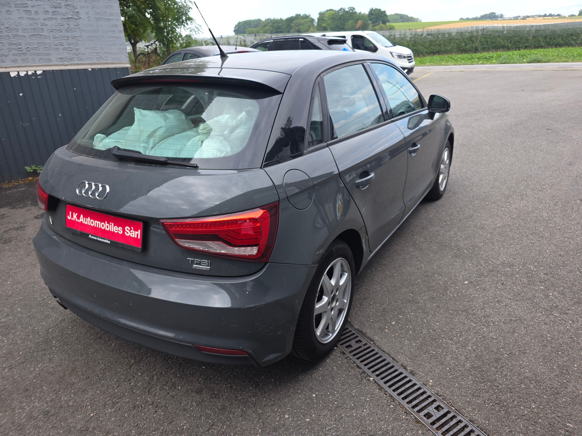 AUDI A1 Sportback 1.0 TFSI Design S-tronic-image-8