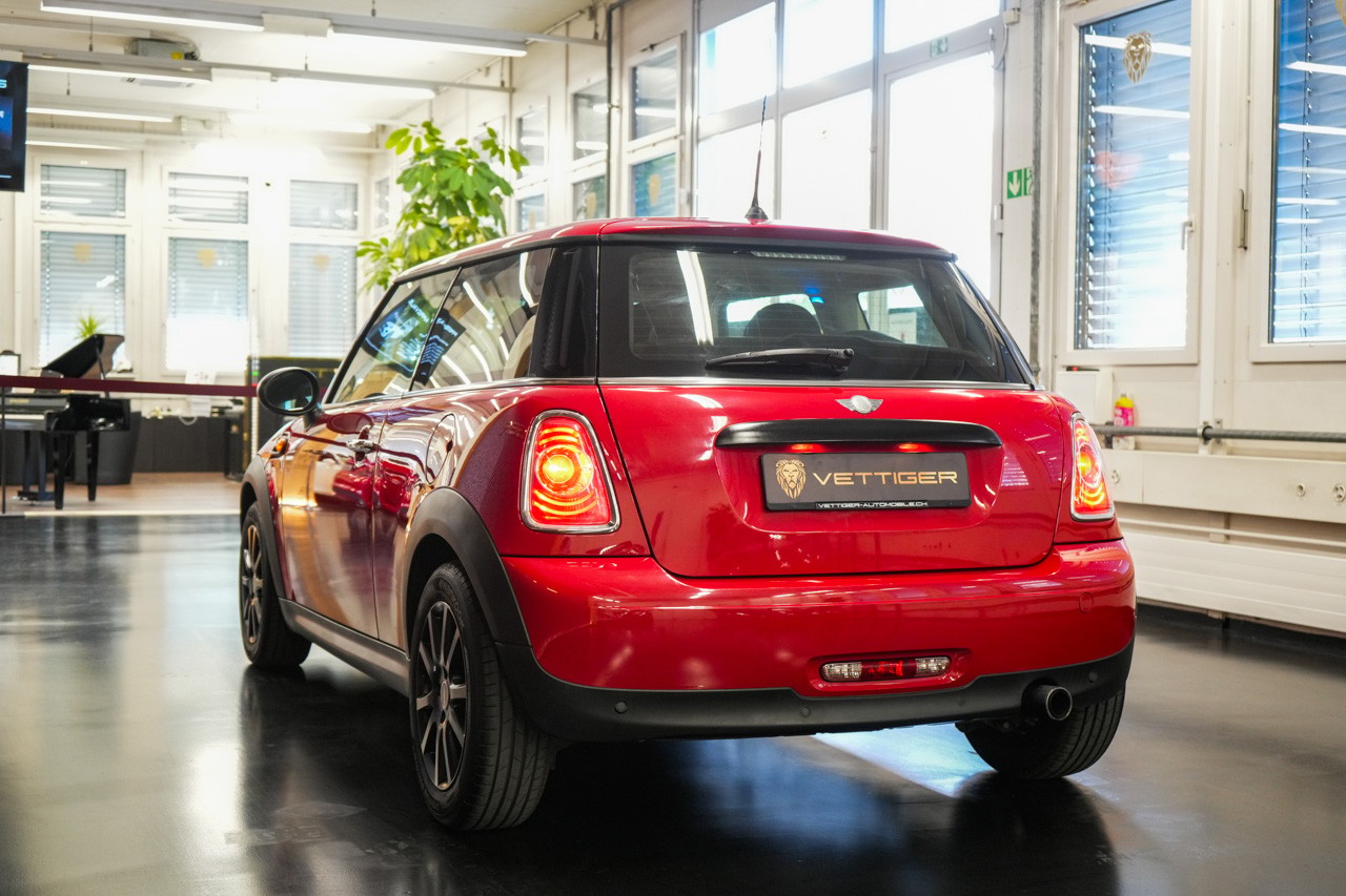 MINI One-showroom-element-3