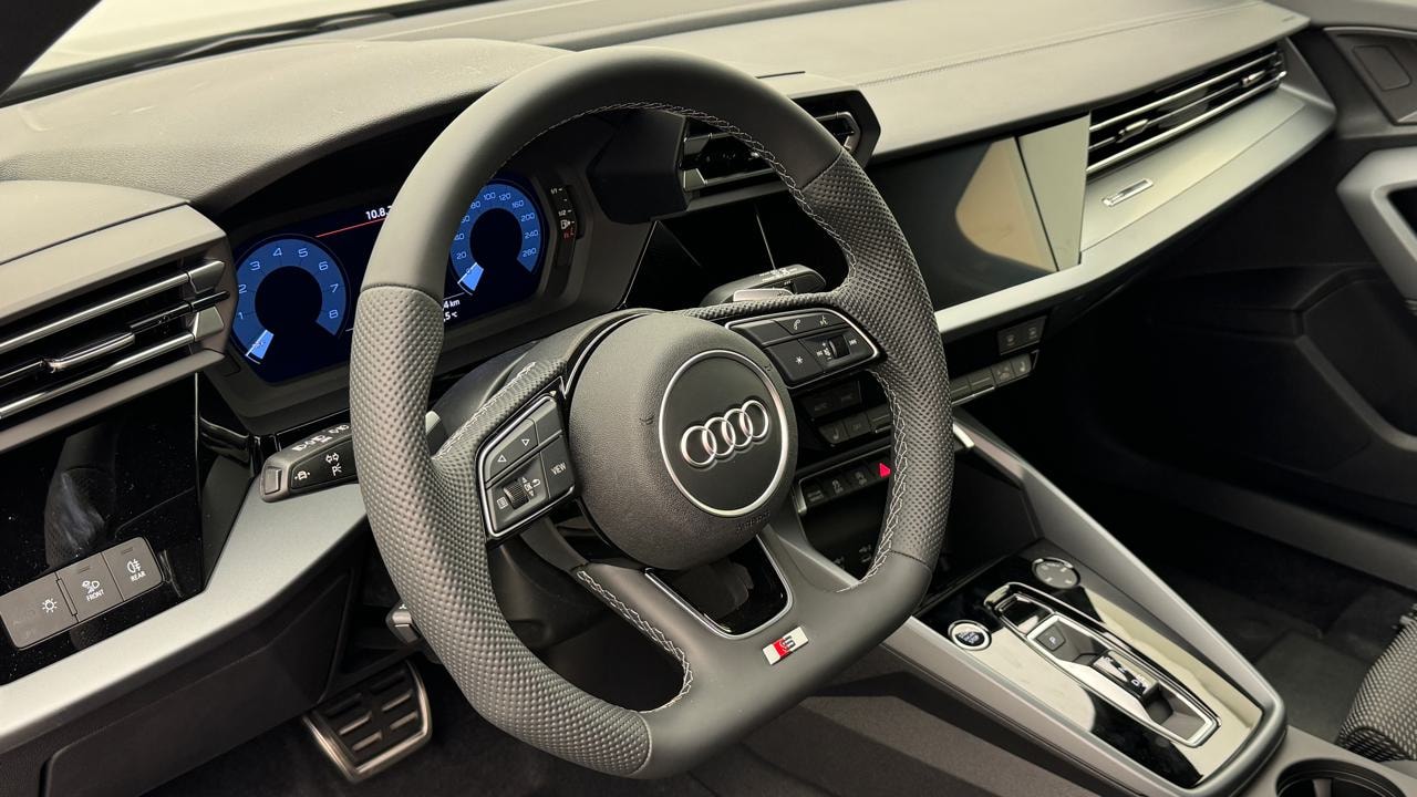 AUDI A3 Sportback TFSI 110 kW S line S tronic-image-6