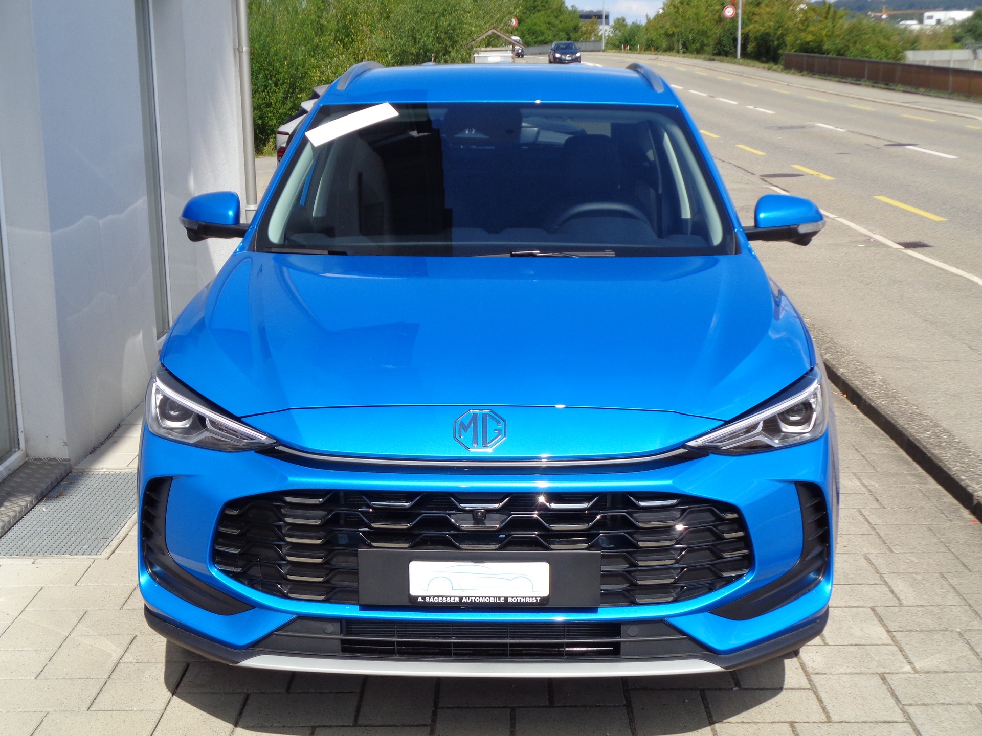 MG ZS 1.5 HEV Luxury-showroom-element-2