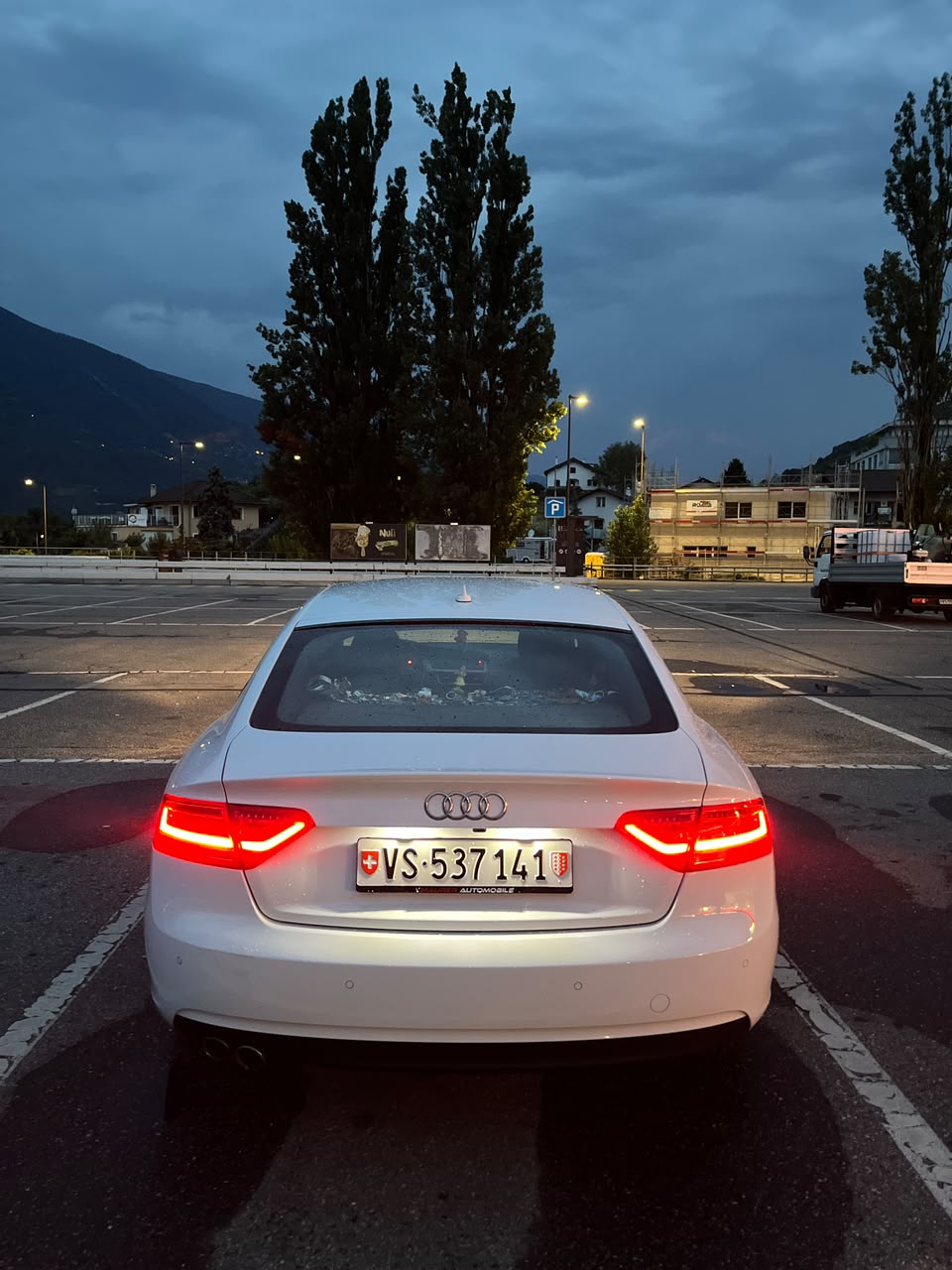 AUDI 2.0 TDI 177 quattro S-Tr.-image-7