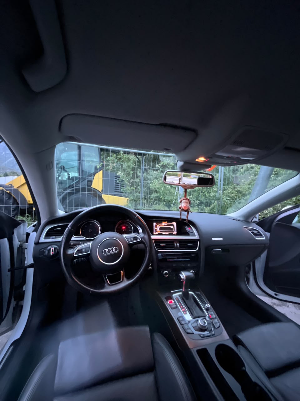 AUDI 2.0 TDI 177 quattro S-Tr.-image-2