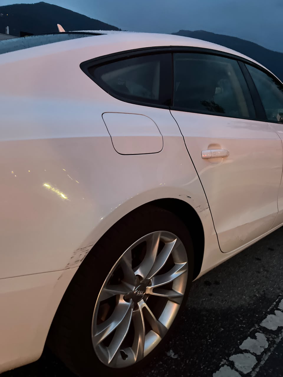 AUDI 2.0 TDI 177 quattro S-Tr.-image-4
