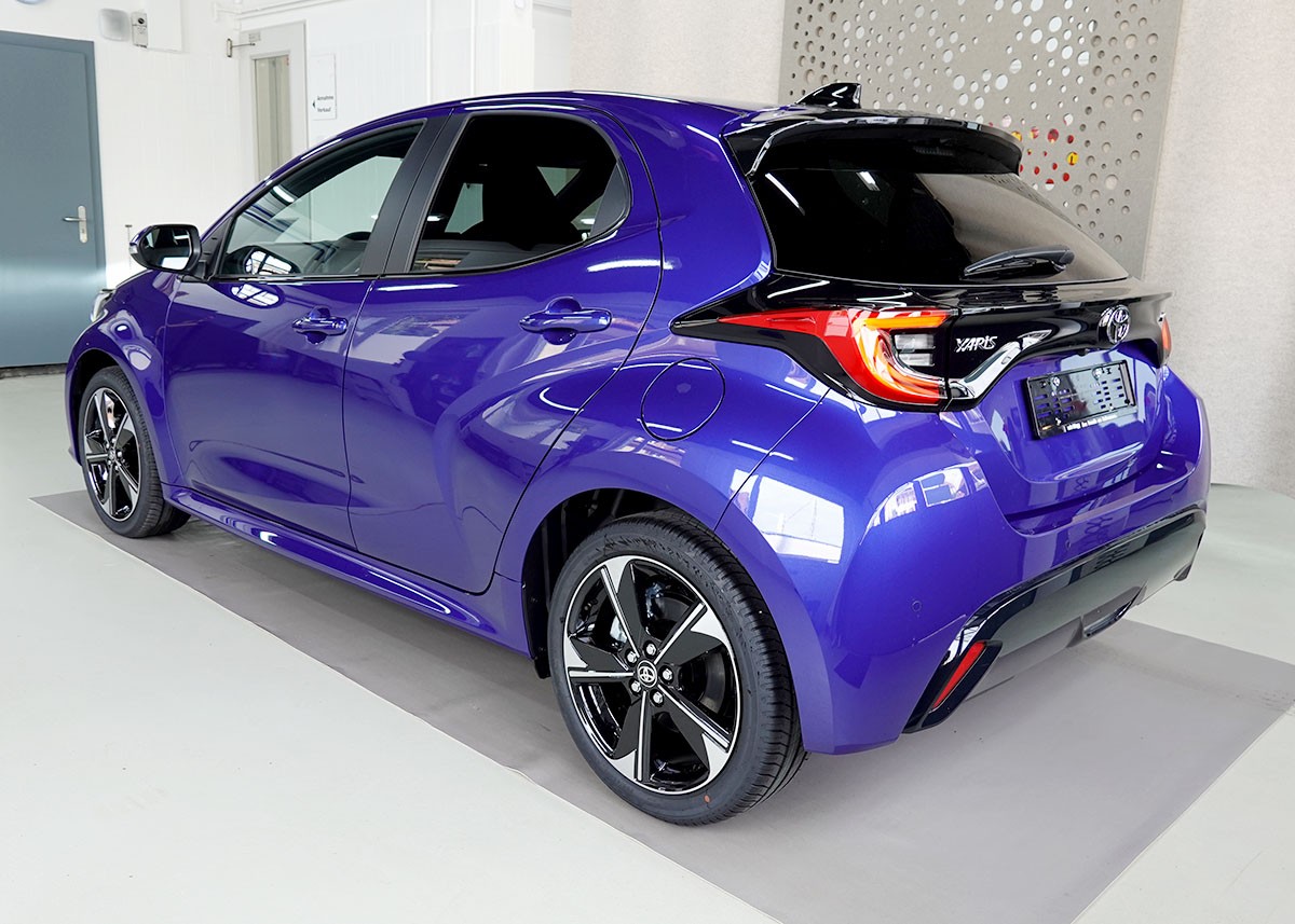 TOYOTA Yaris 1.5 Premium e-CVT-showroom-element-2