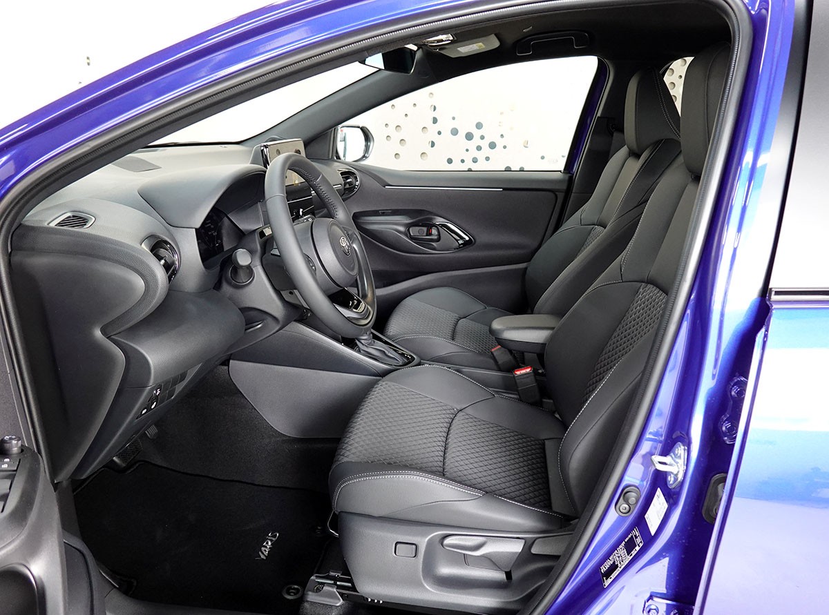 TOYOTA Yaris 1.5 Premium e-CVT-image-6