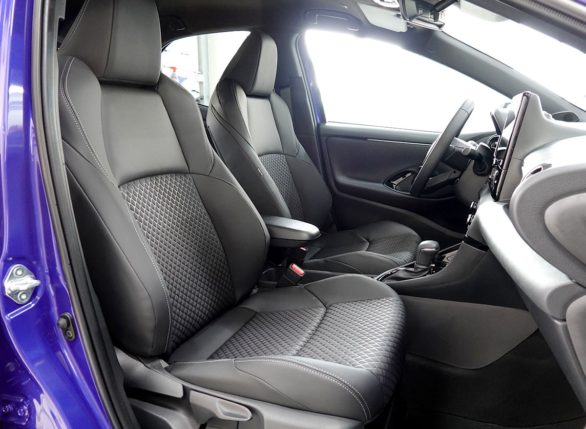 TOYOTA Yaris 1.5 Premium e-CVT-showroom-element-3