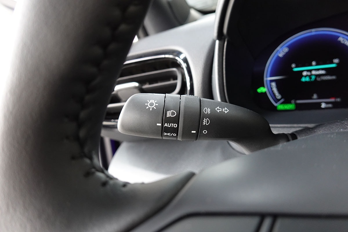 TOYOTA Yaris 1.5 Premium e-CVT-image-16