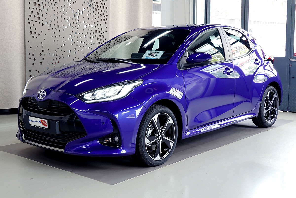 TOYOTA Yaris 1.5 Premium e-CVT