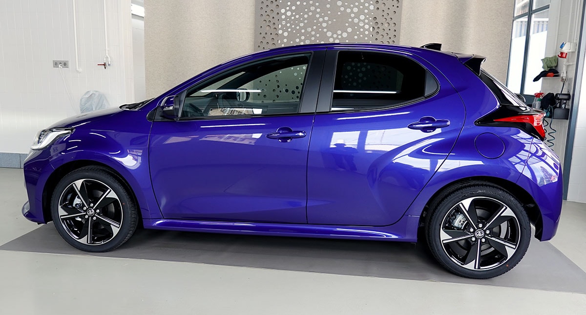 TOYOTA Yaris 1.5 Premium e-CVT-showroom-element-1